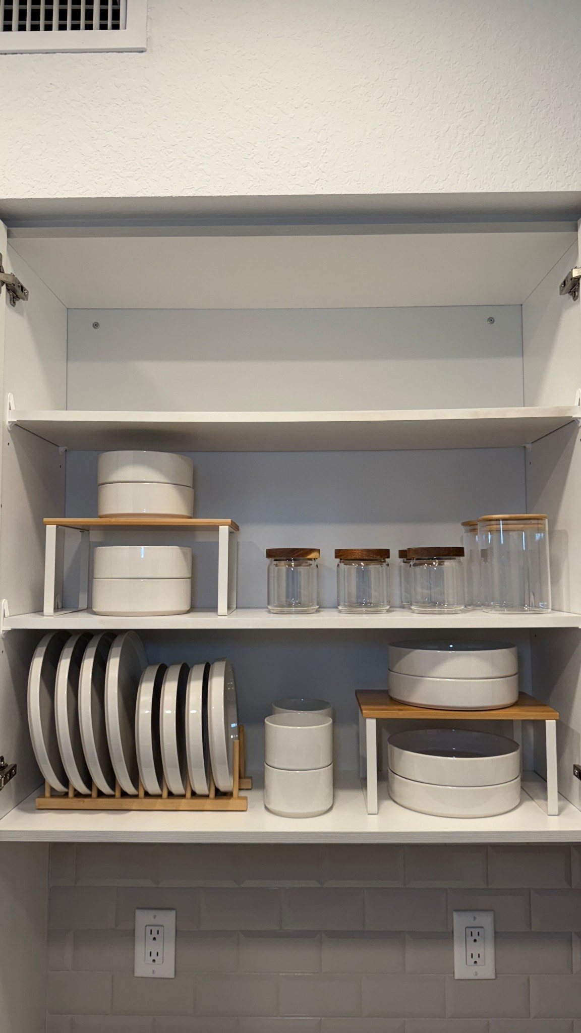 kitchen cabinet organization 

#organization #homeorganization #kitchenorganization

#LTKHome