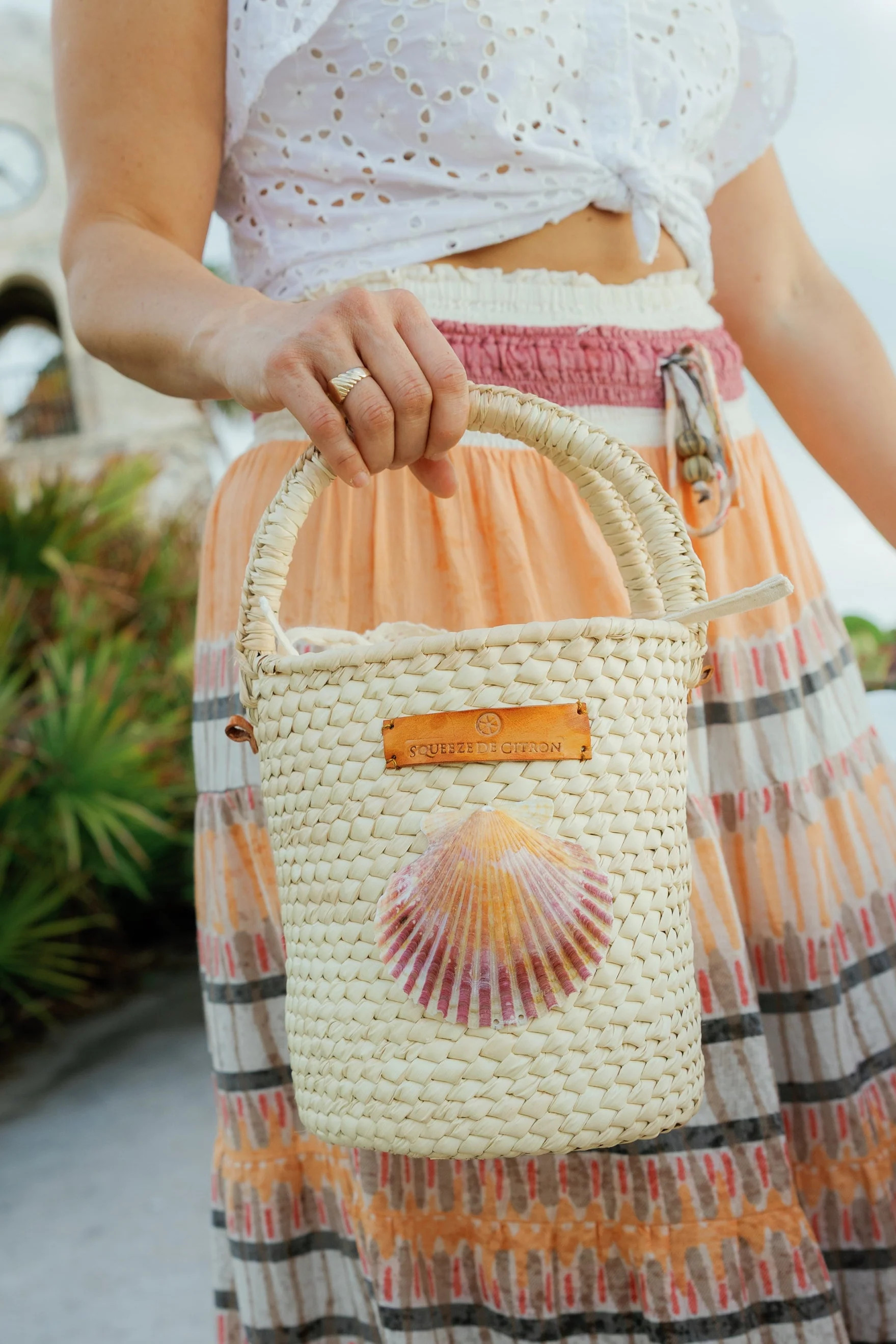 Nantucket Palm Shell Bucket Tote Citron | Squeeze De Citron