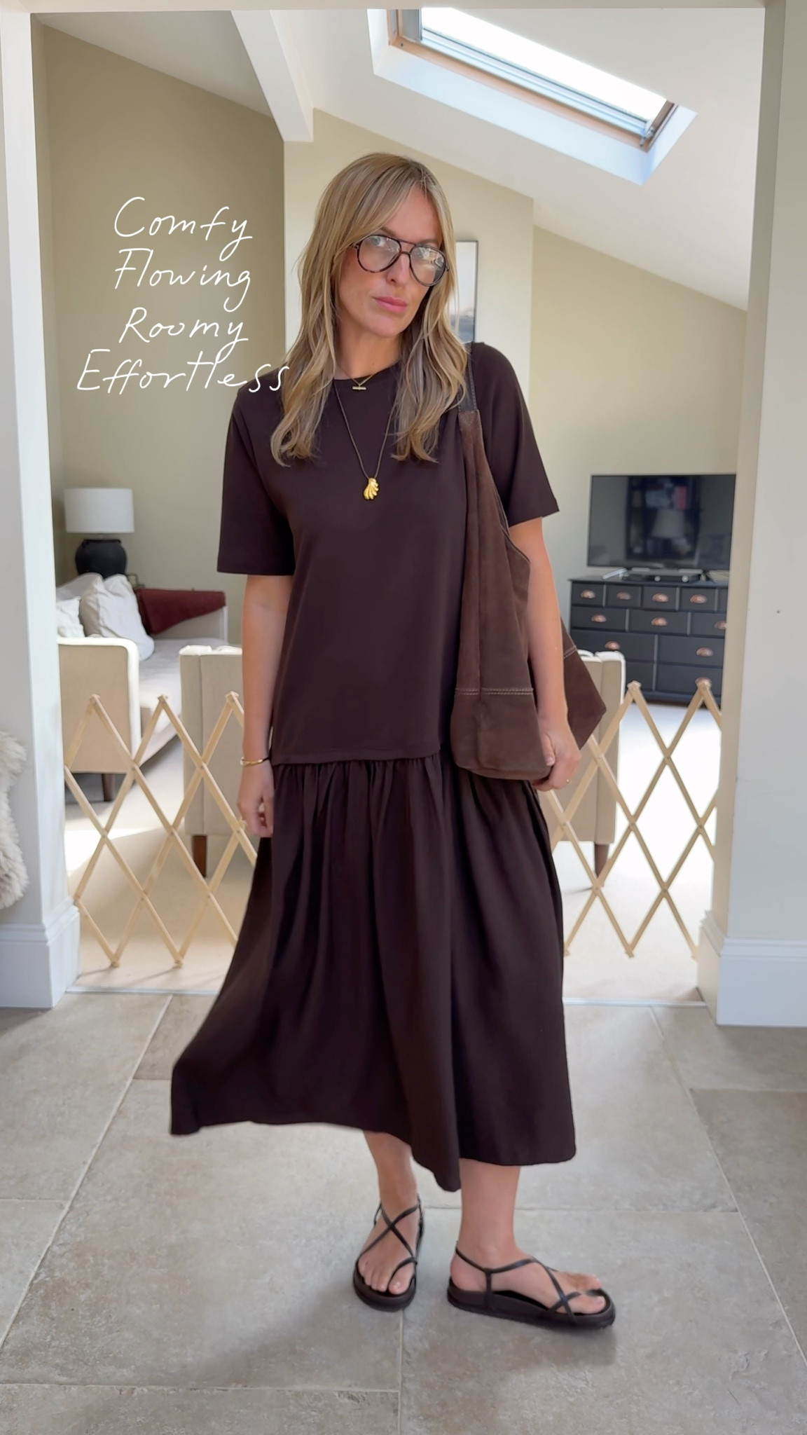 Use code CLARE20 for 20% off at checkout  ( offer ends 27th May, full price items only) 
It’s actually quite difficult to find an everyday dress that ticks all the boxes - this one is pretty good . 
It’s an elevated t shirt dress - part organic cotton part flowing viscose. 
The fit is relaxed , it’s effortless, and super easy to throw on in the mornings. 
Arms covered , bloat friendly and it looks pretty stylish too. 
I’m wearing a U.K. 12 in the dress as it comes up generous. 
Wearing a U.K. 18 in the jacket as I prefer a looser fit . I would suggest sizing up once or twice if like me you like it roomy. 

I usually wear a U.K. 14 and I’m 5ft 7 

T shirt dress
@Albaray 

#LTKdresses #LTKspring #LTKsummer