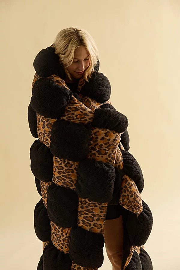 Printed Marshmallow Cloud Fleece Throw Blanket | Urban Outfitters (US and RoW)