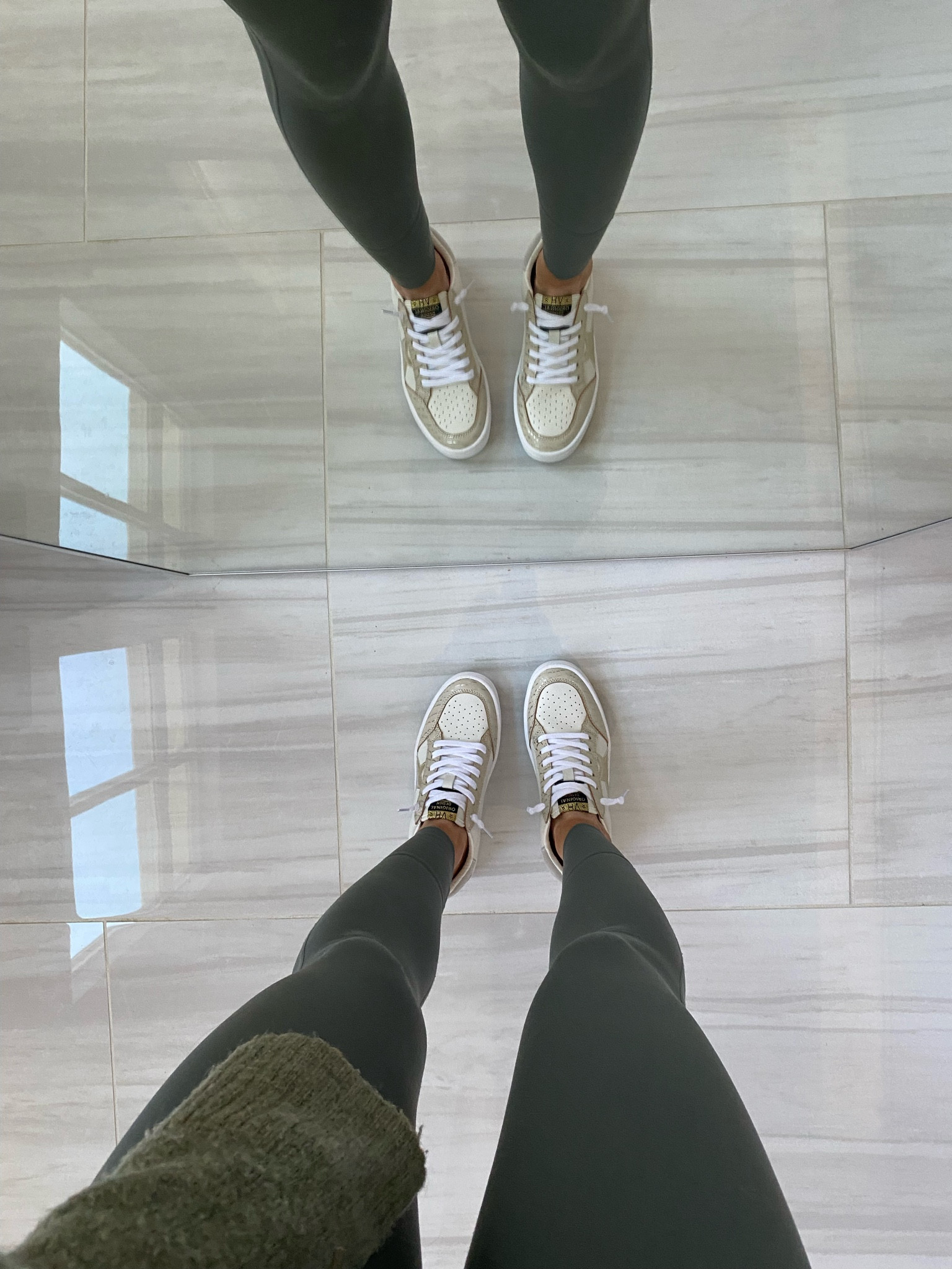 Vintage Havana! Size 6! So comfortable!! Green on Green for this casual winter outfit! 

#vintagehavana
#loungewear
#tanshoes
#trendingoutfit
#casualcute
#leggings

#LTKtravel #LTKstyletip #LTKfit