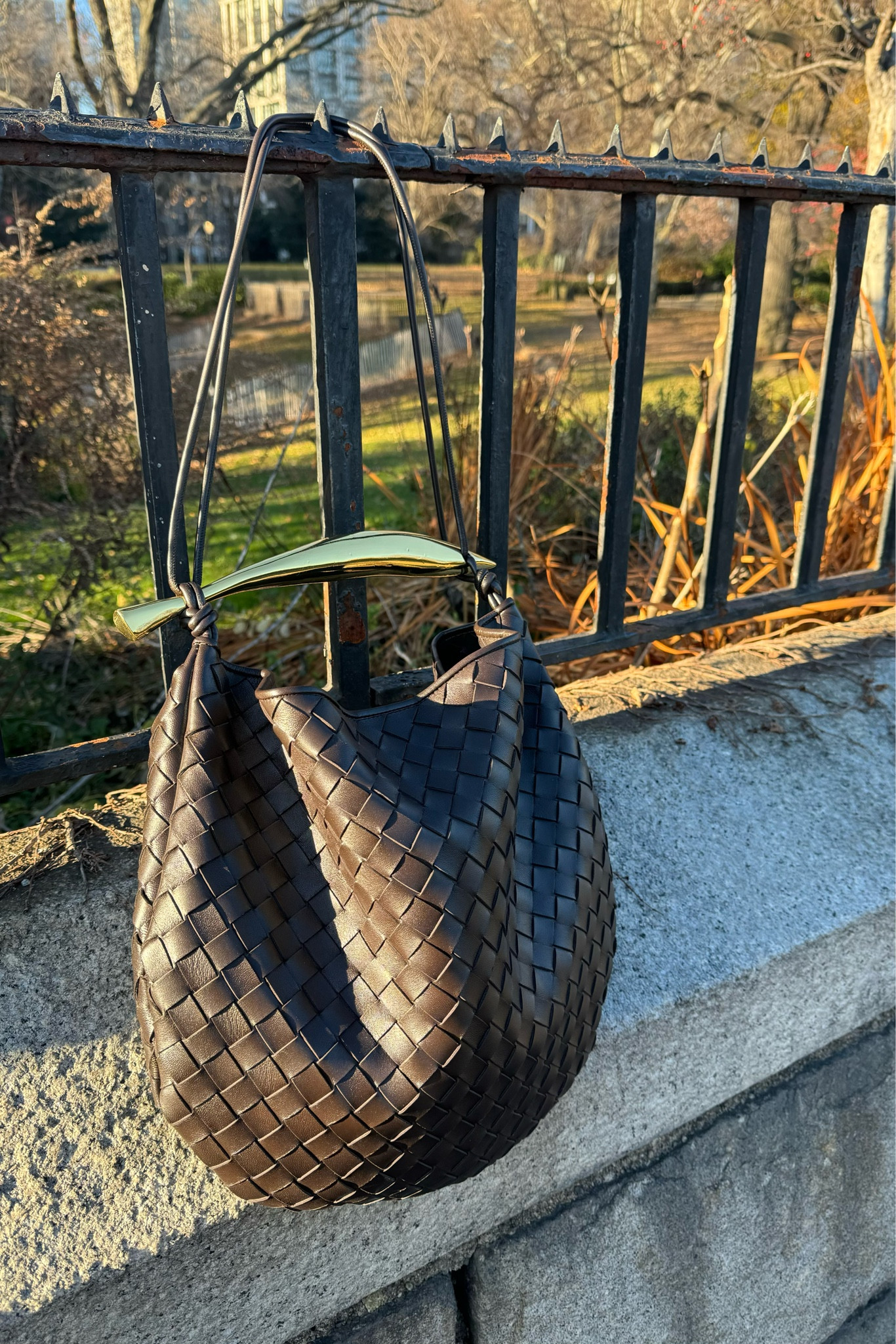 My beloved Bottega Veneta Medium Sardine in Fondant 🤎 We know I’m a forever brown bag girl… but this one just has a special place in my heart 🐻