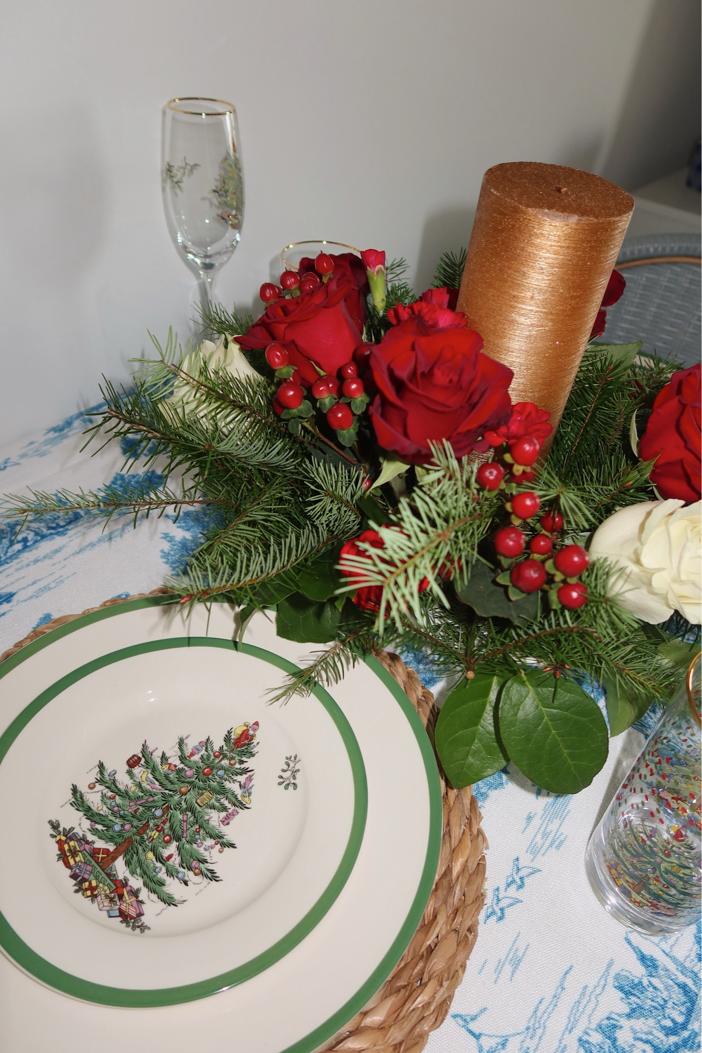 Christmas table setting 💙🎄

#LTKHome #LTKHoliday #LTKSeasonal