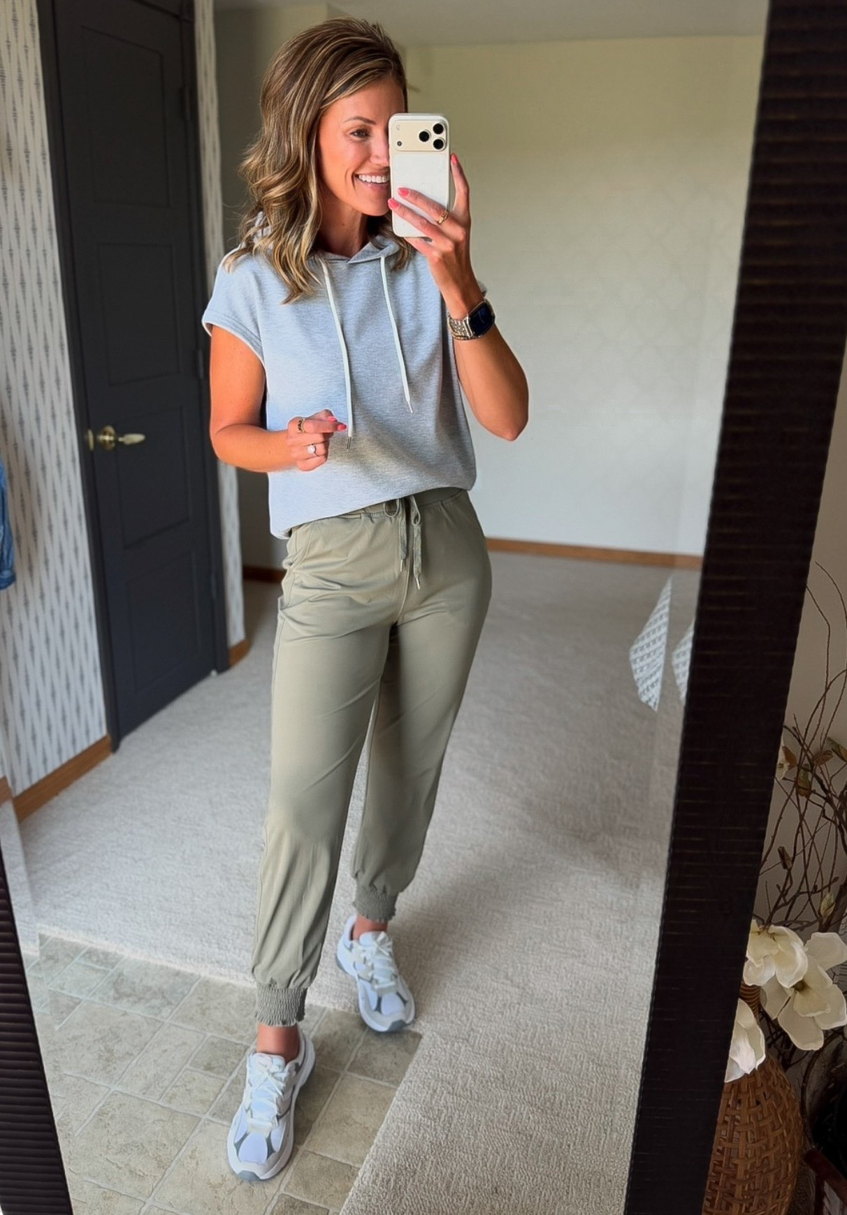 New athleisure finds from Amazon. The smocked ankle on these joggers are a fun detail. 
Top/ small
Joggers/ medium

#LTKSeasonal #LTKOver40 #LTKActive
