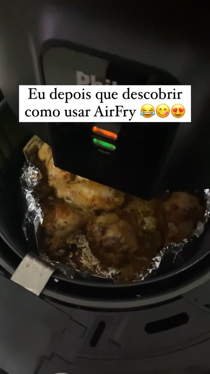 Genteee.. minhas filhas amam coxinha da asa😋😋 então lá fui eu fazer para elas 🥰 e olha uma delícia. Fiz na minha AirFry, que é muito mais rápido 