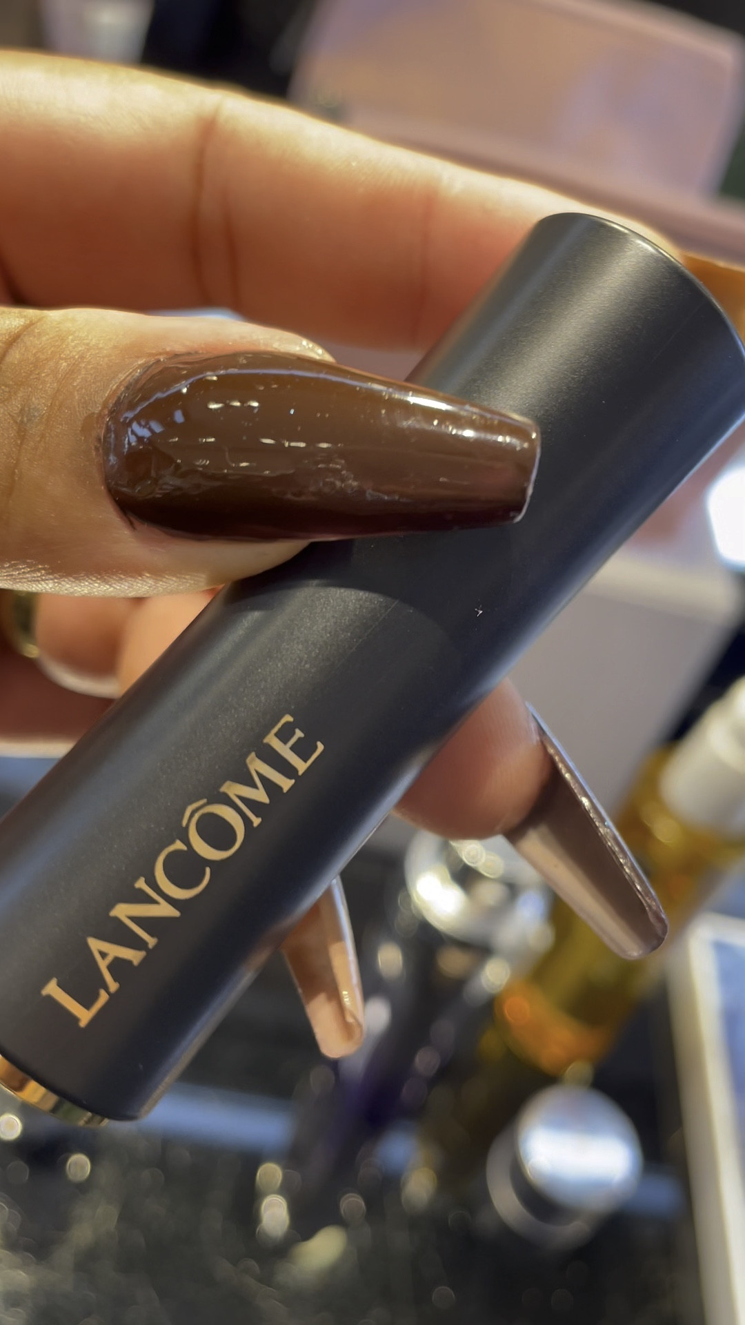 BATOM LANCÔME L'ABSOLU ROUGE DRAMA MATTE
Com trava de segurança 
Esplêndido ❤️

#mesdasmaesltk

#LTKbeauty #LTKunder100 #LTKunder50