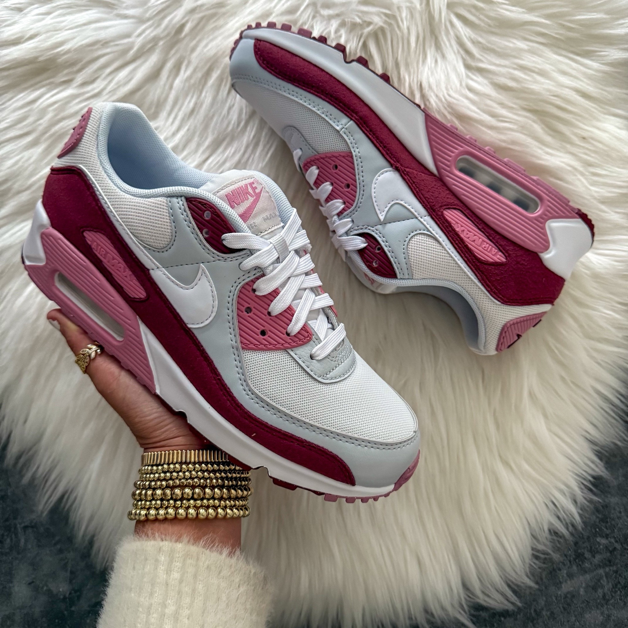 Nike air max 90 se sneakers in red and pink run true to size 