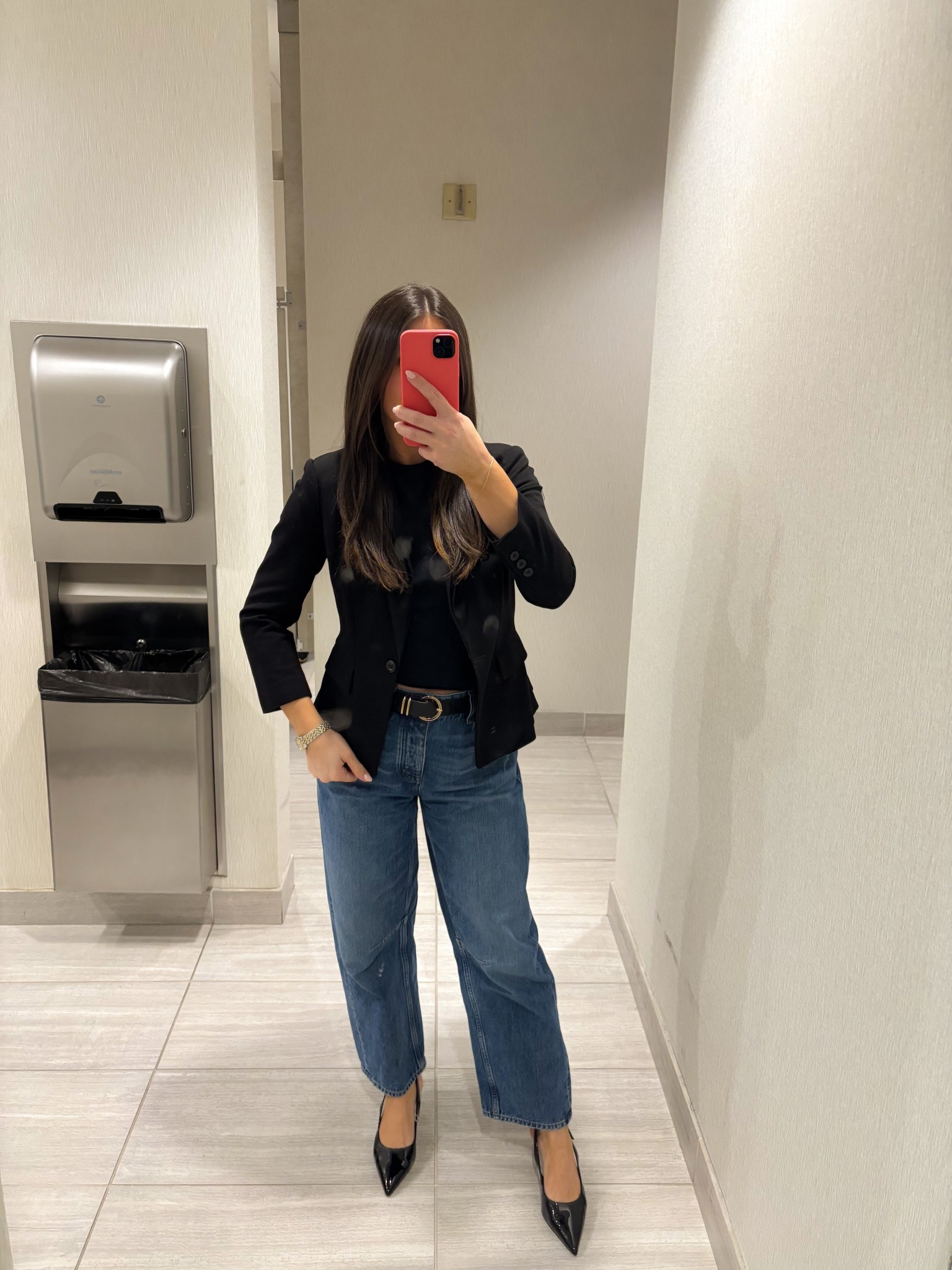 Friday fit check! 🖤

#office #work #blazer #jeans