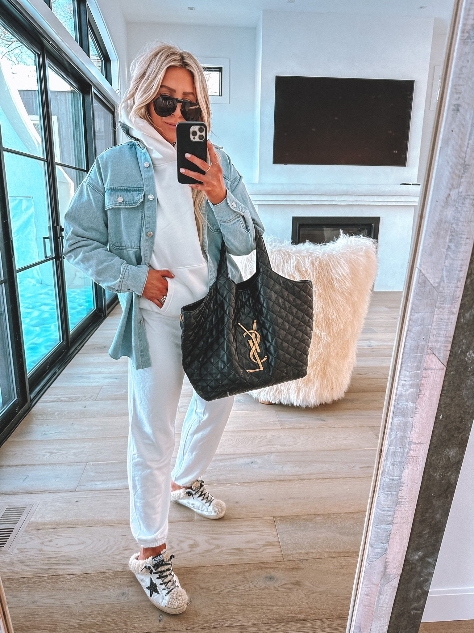 Wearing a medium in shacket and sweatshirt.. small In sweatpants 