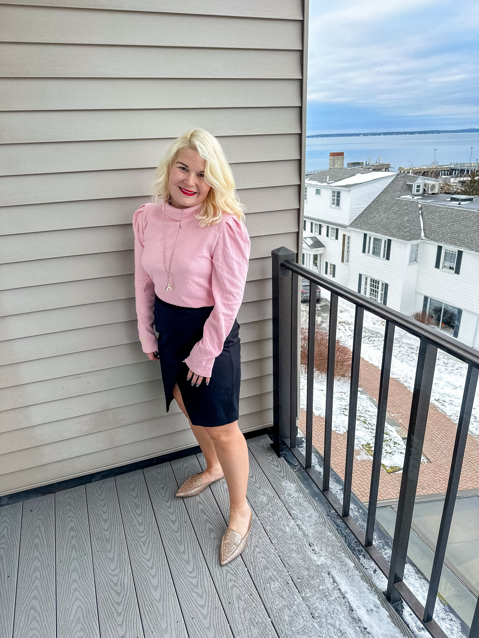 Hump day OOTD. Nothing like a dudley and this comfortable but chic skirt from White House Black Market. 

#LTKworkwear #LTKmidsize #LTKstyletip