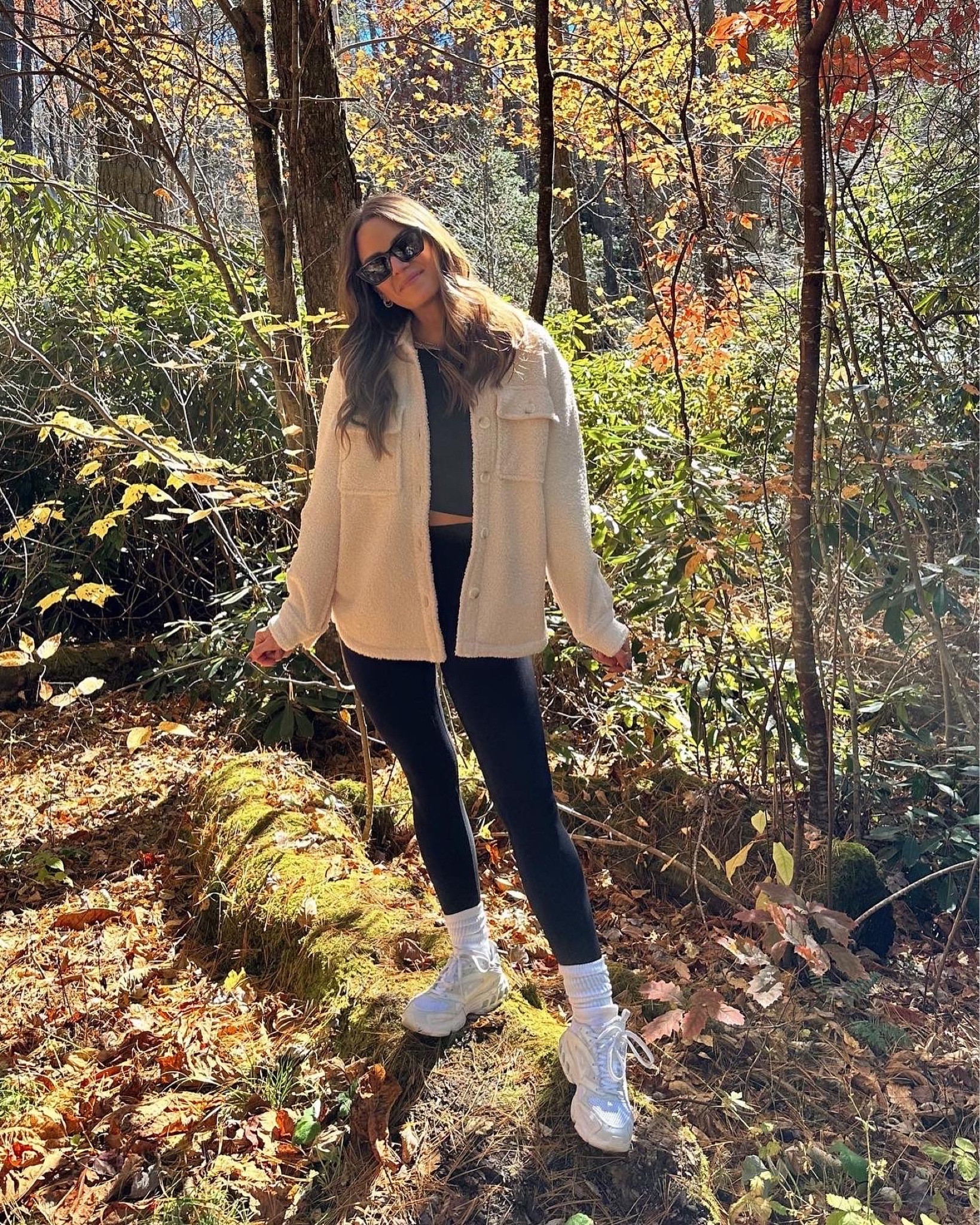 Casual fall/winter activewear fit. Wearing a S in sherpa jacket, size 4 in top & 4 in leggings // winter outfit, fall outfit, casual style, activewear outfit