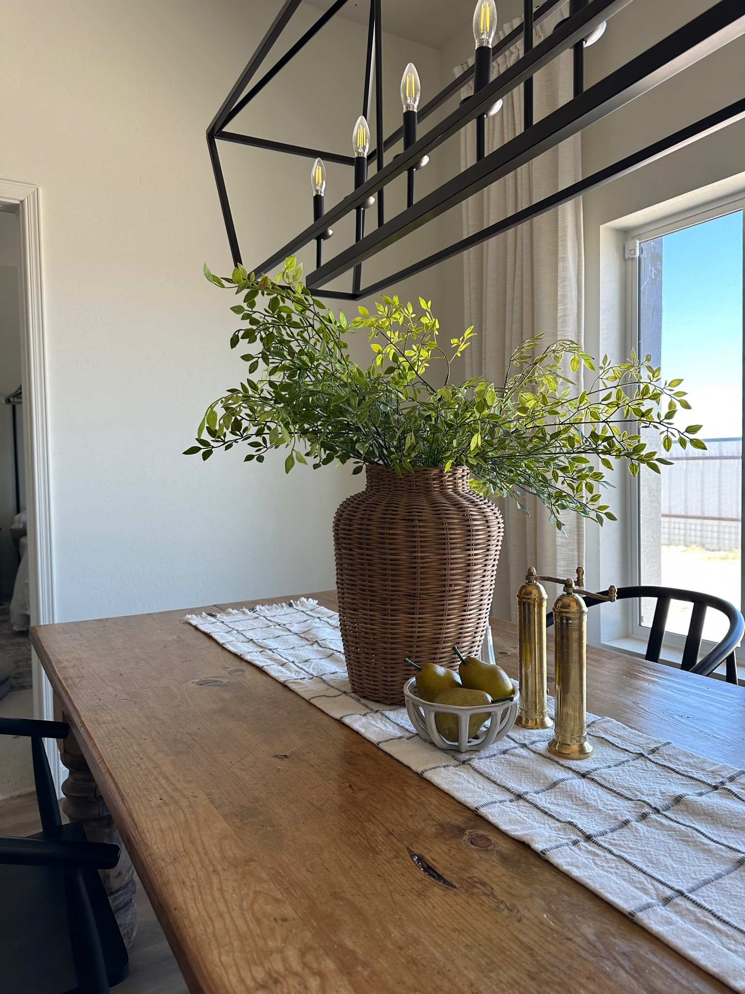 Fall transition dining table centerpiece! 

wicker vase, European brass salt & pepper mills, berry bowl, plaid table runner, green florals stems 

Runner: Hobby Lobby
Wicker Vase: thrifted 
Pepper Mills: Well Worn Interiors
Berry Bowl: Amazon 
Stems: Amazon 

#LTKhome