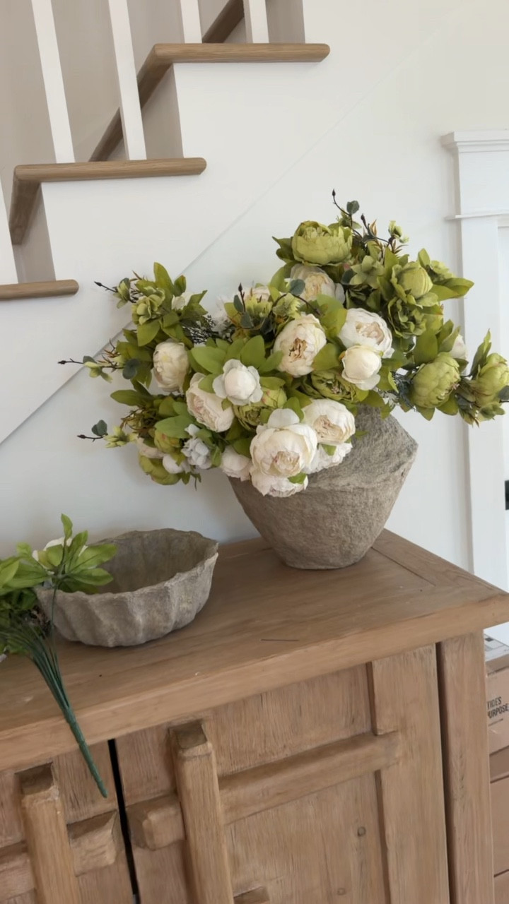 Faux floral arrangement - home decor 

#LTKOver40 #LTKHome #LTKSeasonal