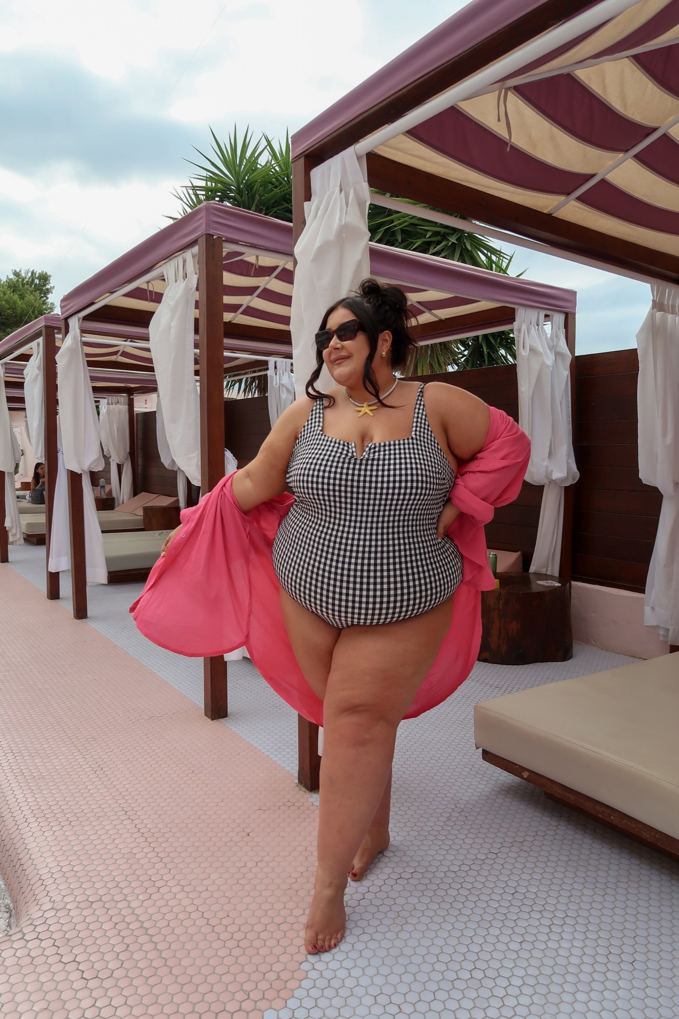 🌴🩷✨

#LTKplussize #LTKcurves #LTKmidsize