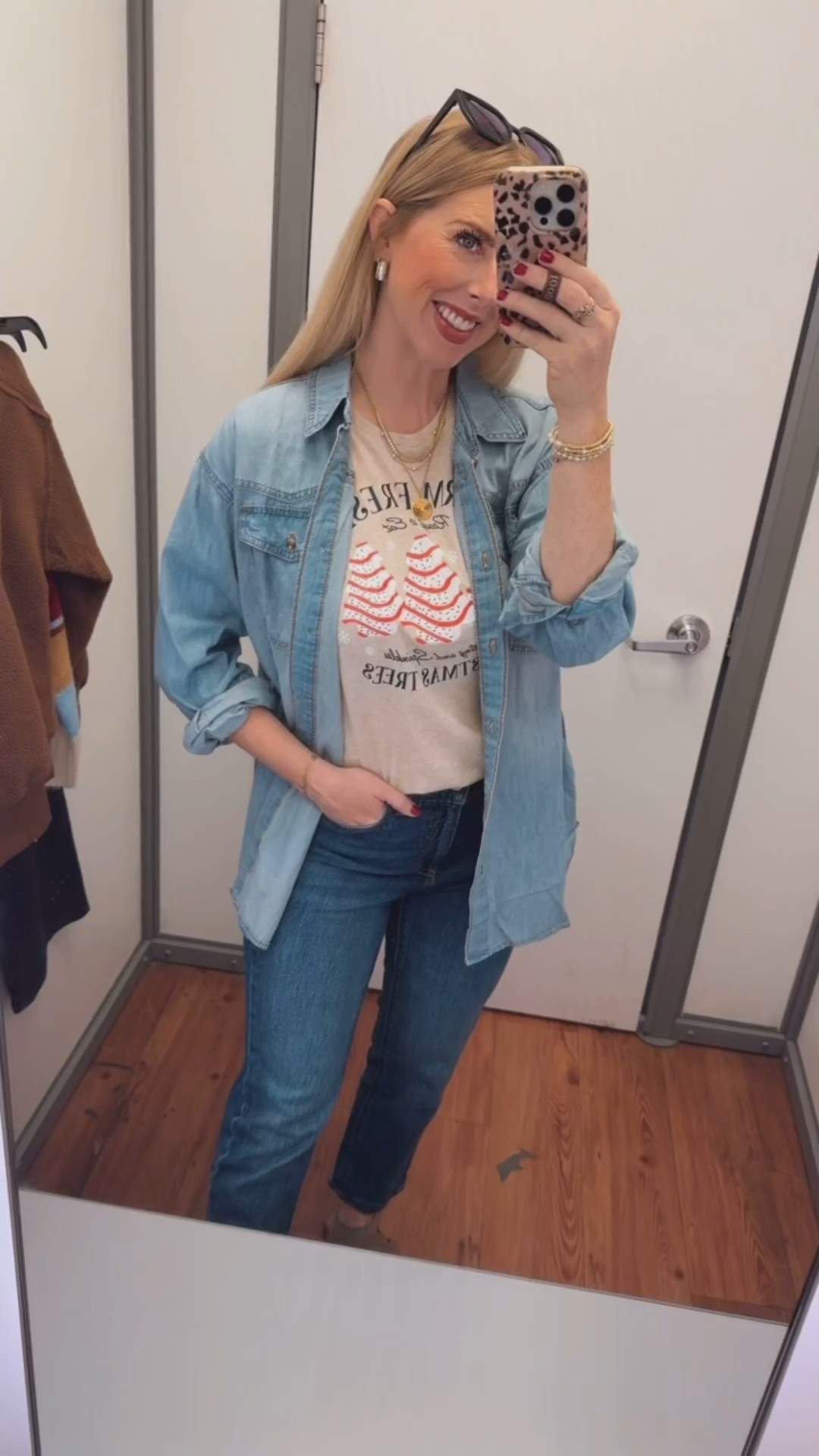 Christmas cakes graphic tee, Walmart fashion, Walmart try on

Small 

#LTKHoliday #LTKFindsUnder50