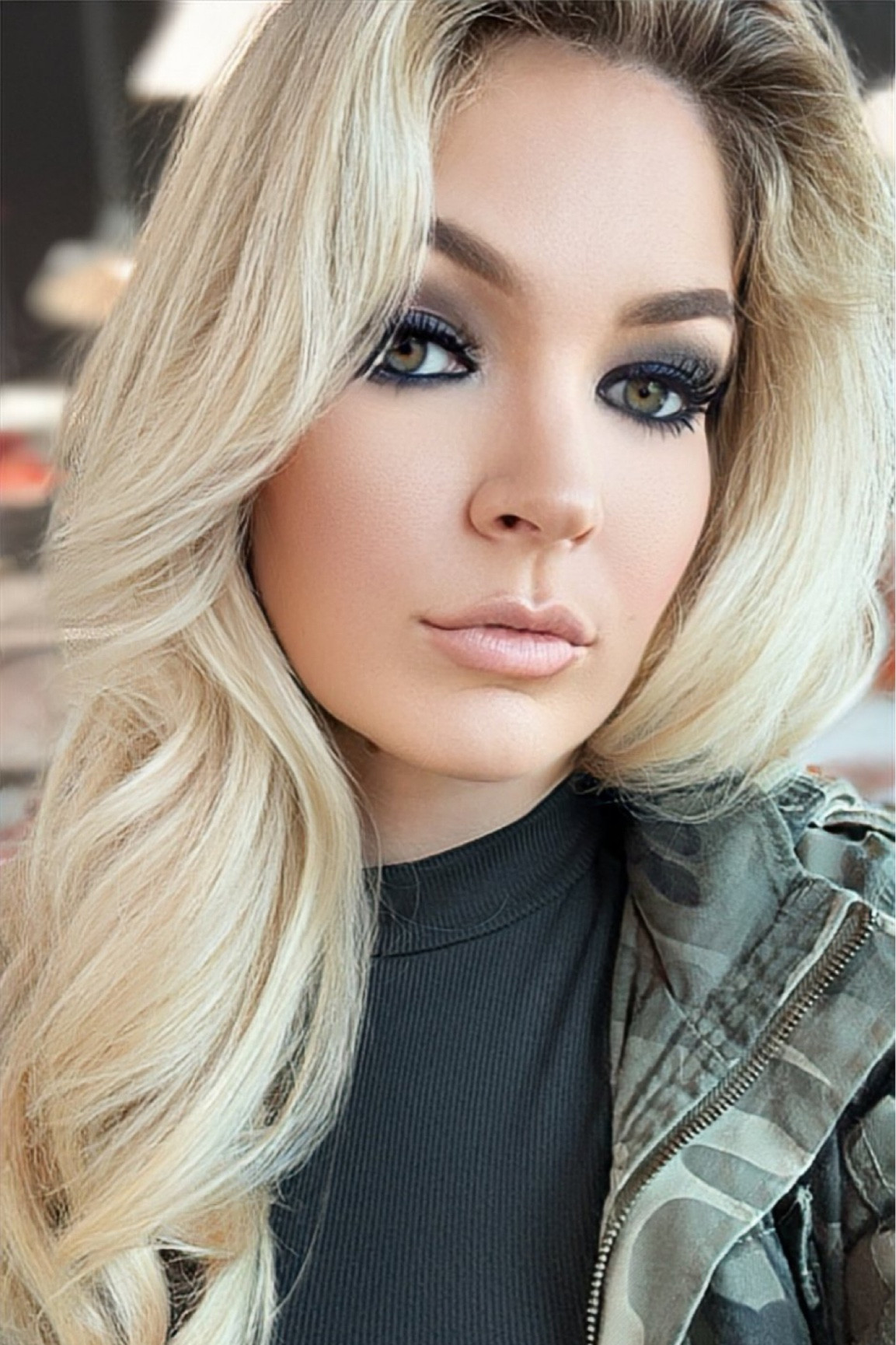 The easiest way to elevate your look - a smoky eye. It’s not as hard as you think! With the right tools and a few tricks, you’re only a few steps away from a high glam look to take your outfit from basic to glam ✨🖤💁🏼‍♀️

#LTKbeauty #LTKxNSale #LTKstyletip