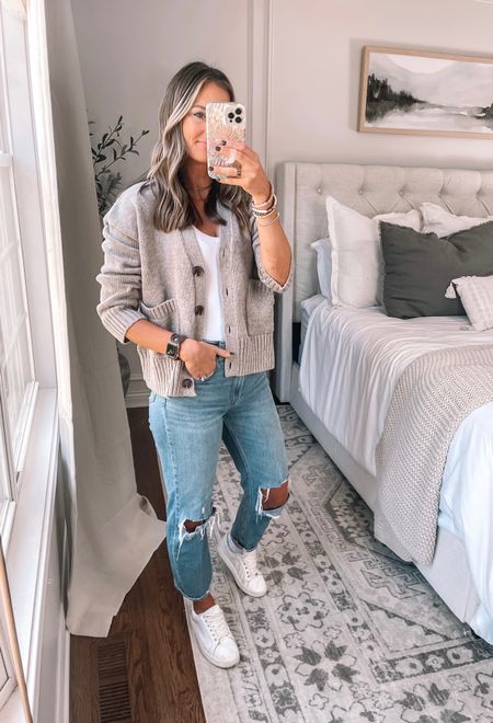 Amazon prime early access sale cardigan included in this fall casual outfit idea!

Cardigan: tts small
Jeans: 28/long
Sneakers: tts

#LTKsalealert #LTKSeasonal #LTKstyletip