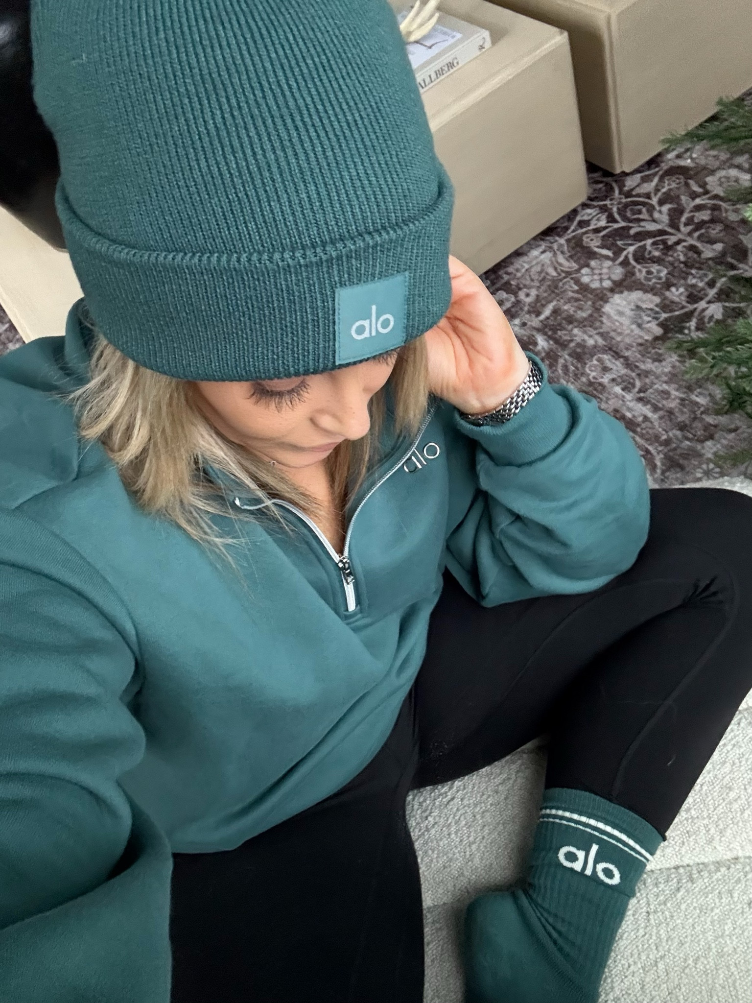 Loving these monochromatic sets!!

Sweats 
Alo 
Teal
Beanie 
Outfit 
Apres ski

#LTKStyleTip #LTKFitness #LTKOver40