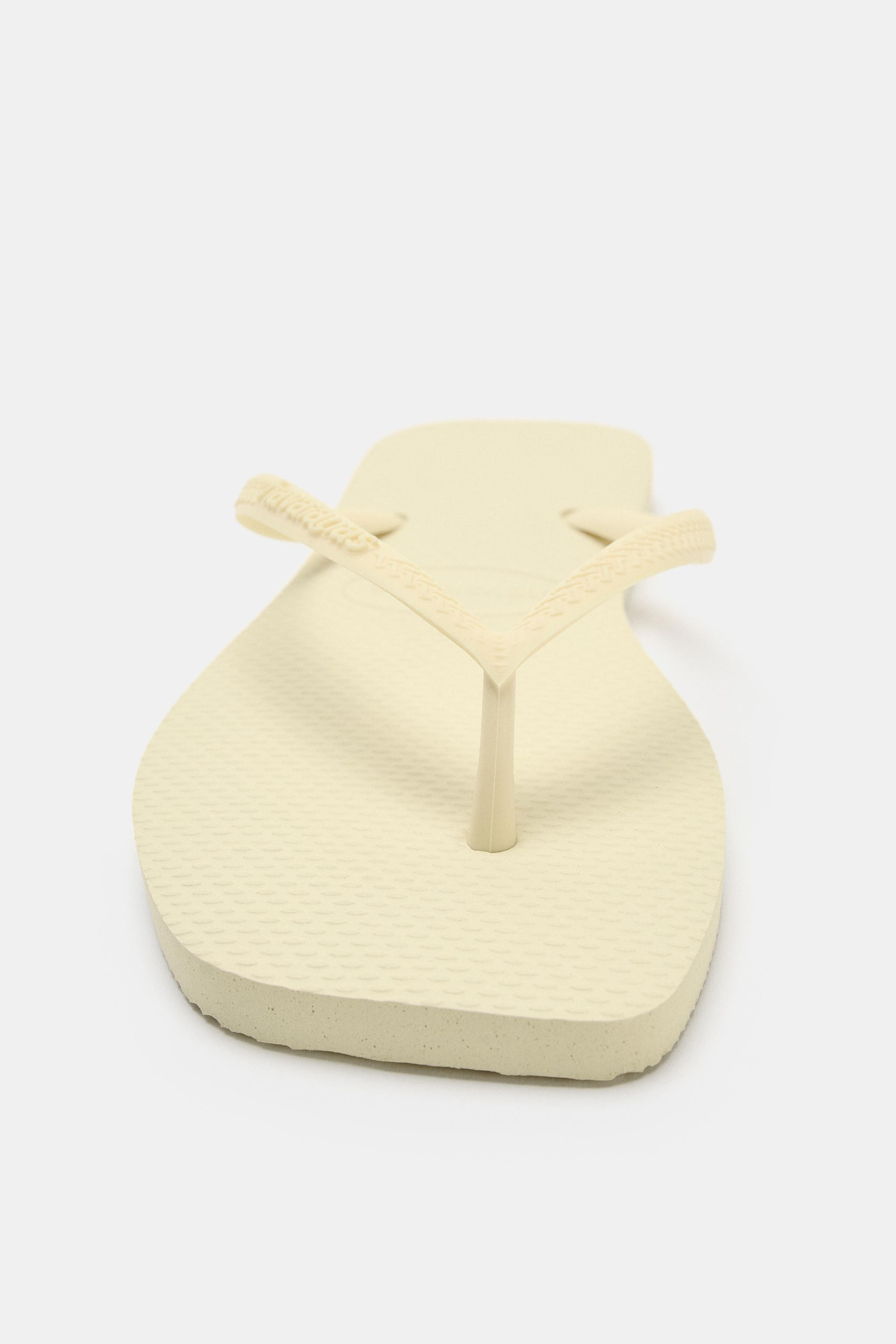 Flat sandals. Front strap with toe divider. Embossed sole. Square toe. Sole height: 1.5 cm. / 0.5... | Zara UK