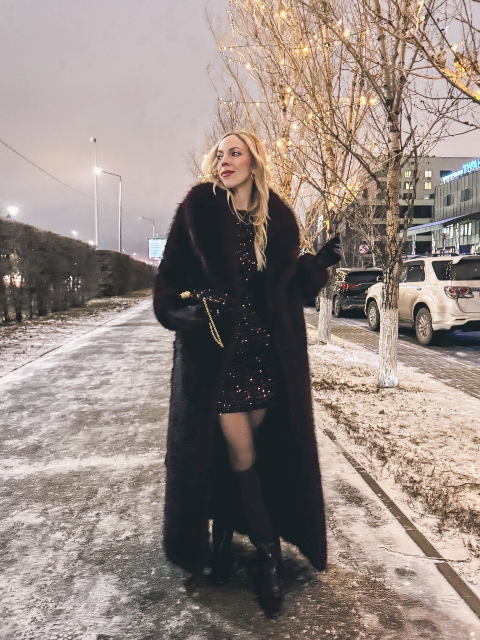 Holiday date night look ✨

Burgundy fur coat, holiday party look, monochrome burgundy outfit, burgundy sequin dress, burgundy boots, Zara sequin clutch, date night outfit 

#LTKFindsUnder100 #LTKSeasonal #LTKHoliday