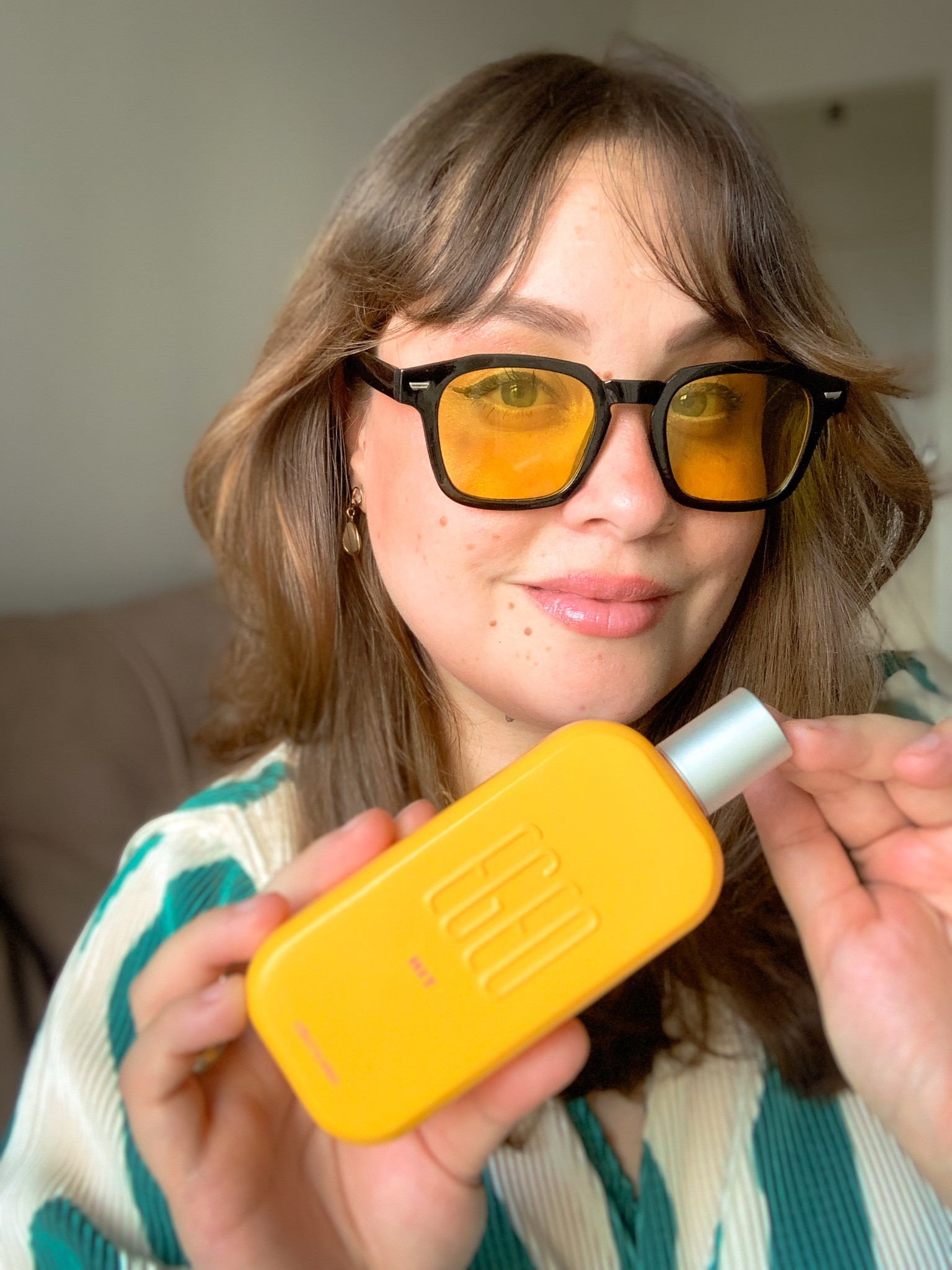 Deus por favor nunca deixe o Boticário tirar o Egeo Hit de linha!

Egeo Hit do Boticário é um desodorante colônia Frutado Feminino e foi lançado em 2021. O perfumista que assina esta fragrância é Marion Costero.

O Egeo Hit Desodorante Colônia não tem rótulos, pode ser usado por quem quiser, carrega a energia vibrante do rolê do momento. A incrível mistura de Frutas Amarelas e Madeiras Cremosas, trazem para a cena uma fragrância irresistível e cheia de brilho.
A perfumaria do Boticário se inspirou no universo do funk para criar uma fragrância que é pura diversão e que não pode faltar no seu dia a dia.

Da família olfativa Floral Frutal, a fragrância possui fundo docinho, vindo do Pêssego e do Musk. Uma saída super vibrante resultante do acorde de Manga congelada e outras frutas amarelas. Perfeito para te acompanhar em qualquer rolê.
﻿


#LTKPerfume

#LTKbrasil #LTKbeleza