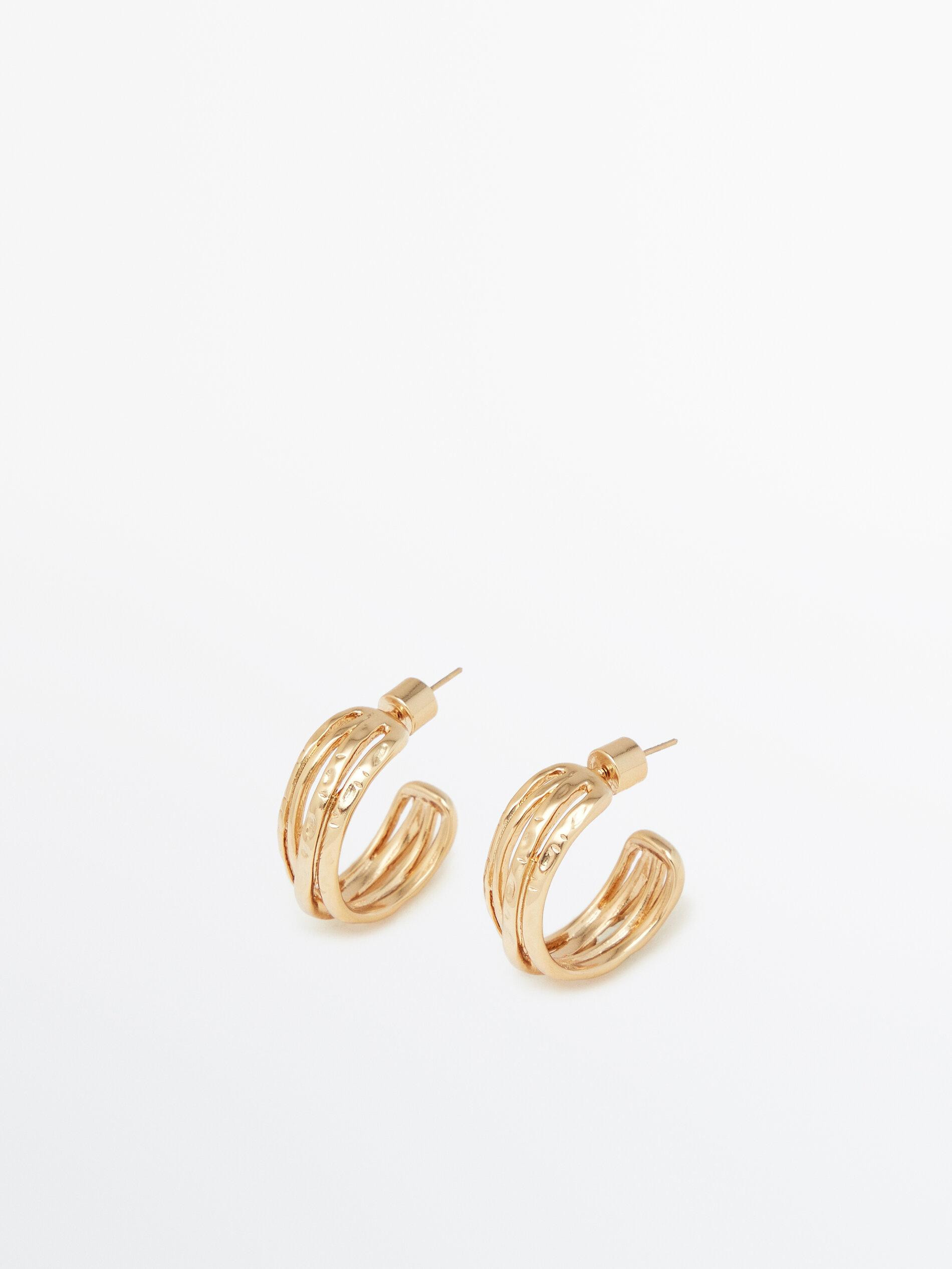 Gold-plated minimalist hoop earrings | Massimo Dutti US