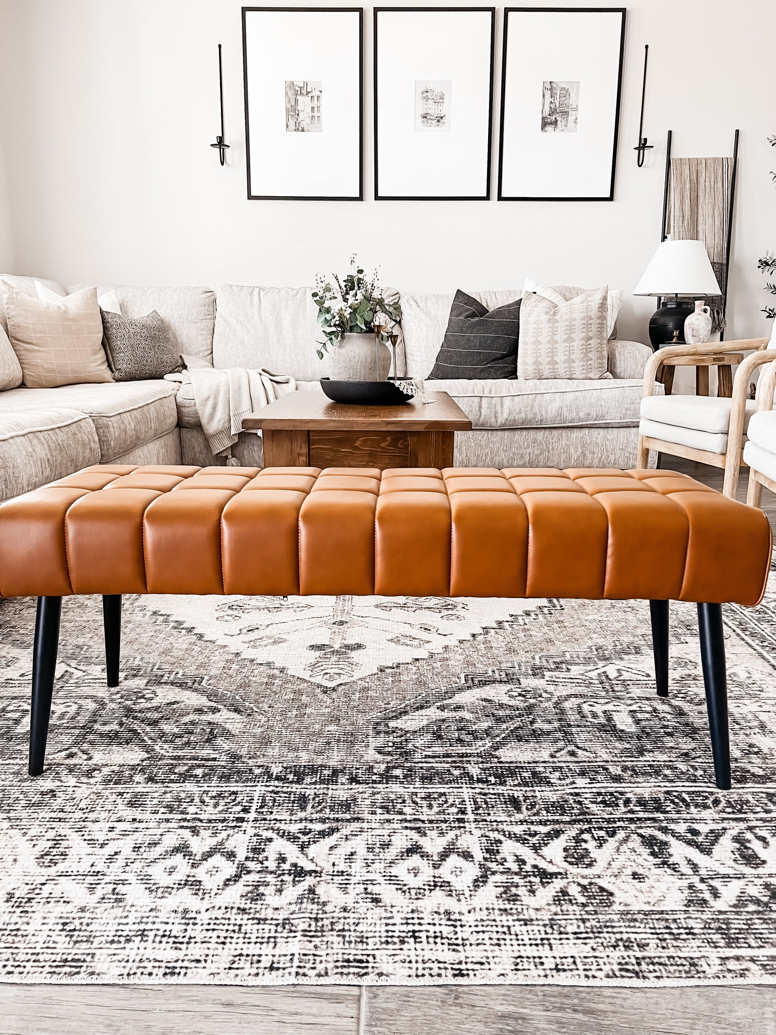 Living room decor

#LTKhome #LTKSeasonal #LTKFind