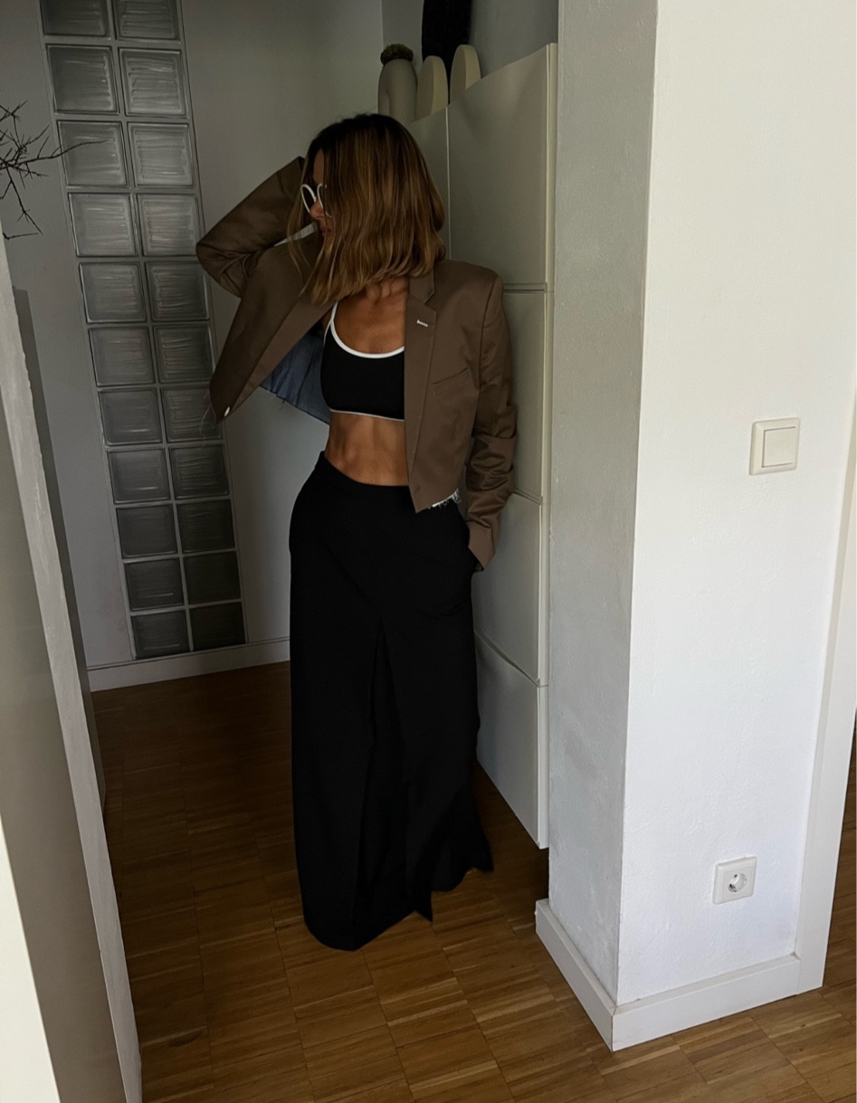 Elegant outfit 🖤 @cosstores #summerstyle 

#LTKeurope #LTKFind #LTKunder50