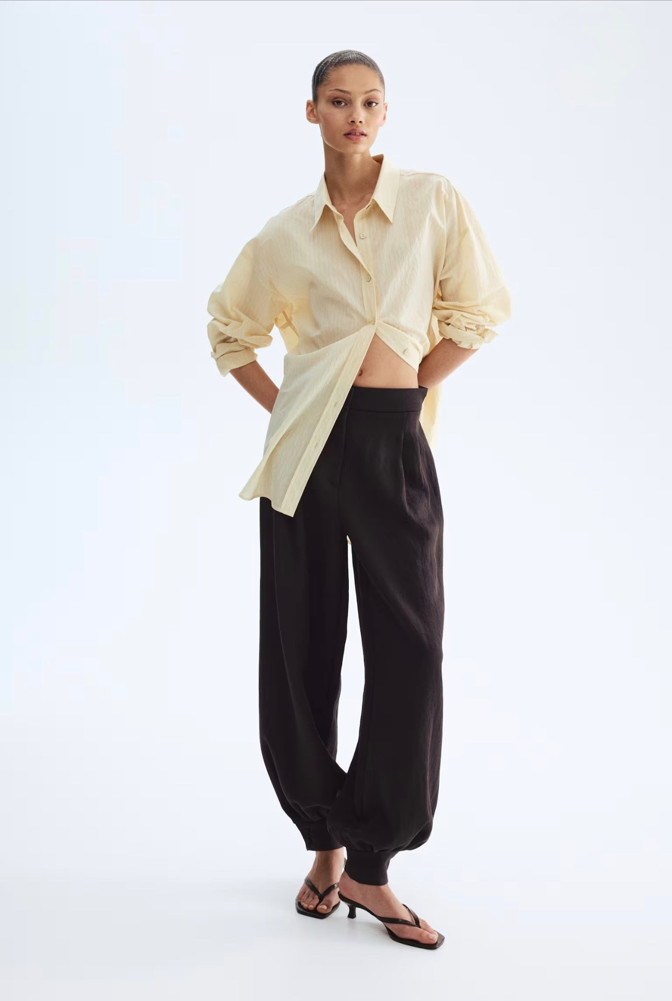 spring outfits 2026
BALLOON-LEG TWILL PANTS

#spring #ballonpants #outfit #inspiration 

#LTKSeasonal #LTKOver40 #LTKPetite