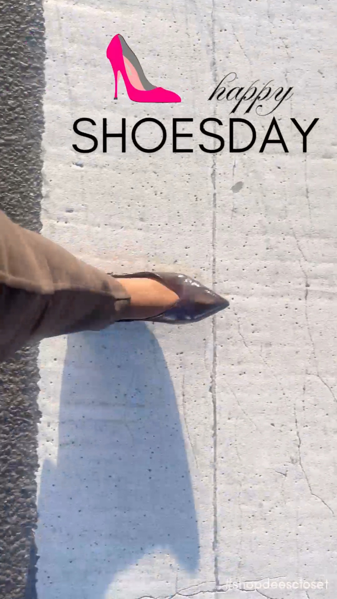 I know it’s Wednesday but everyday is Shoesday over here. I love this wine slingback.

These are from Old Navy. Super comfy but I’ve tagged some look a likes at different price points.

#shopdeescloset #shopaholicscloset

#LTKShoeCrush #LTKWorkwear #LTKStyleTip