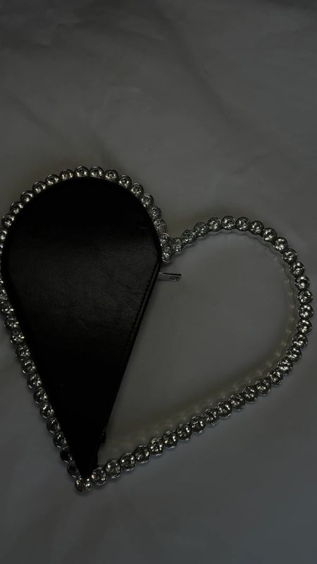 Bling heart bag Valentine’s Day 

#LTKitbag #LTKSeasonal #LTKunder50