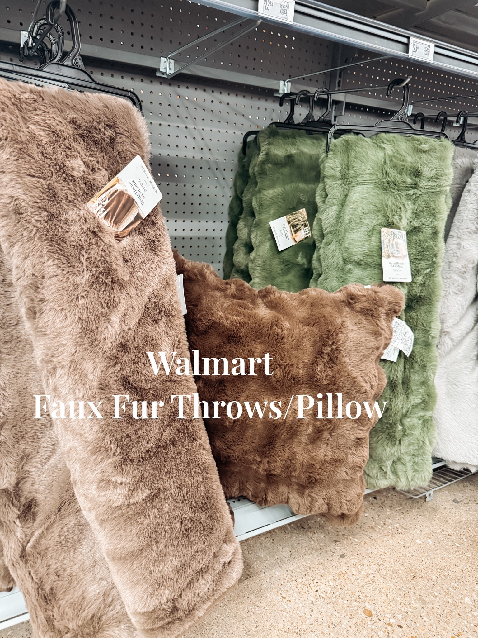 Super soft! Walmart faux fur throws + pillows!


#LTKFindsUnder50 #LTKSeasonal #LTKHome