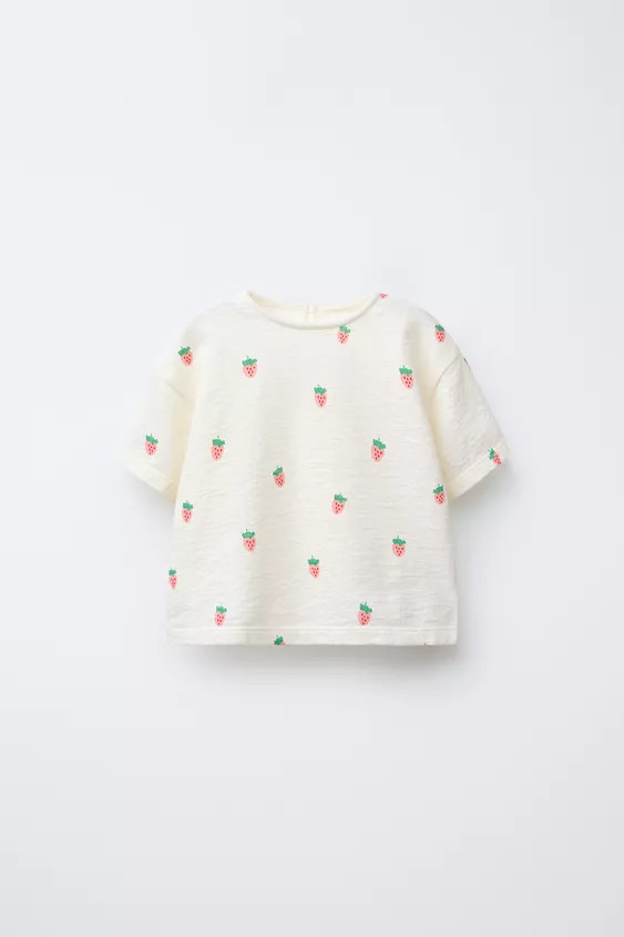 Round neck, short sleeve T-shirt. Tear-drop button fastening on the back. Strawberry print.Oyster... | Zara UK