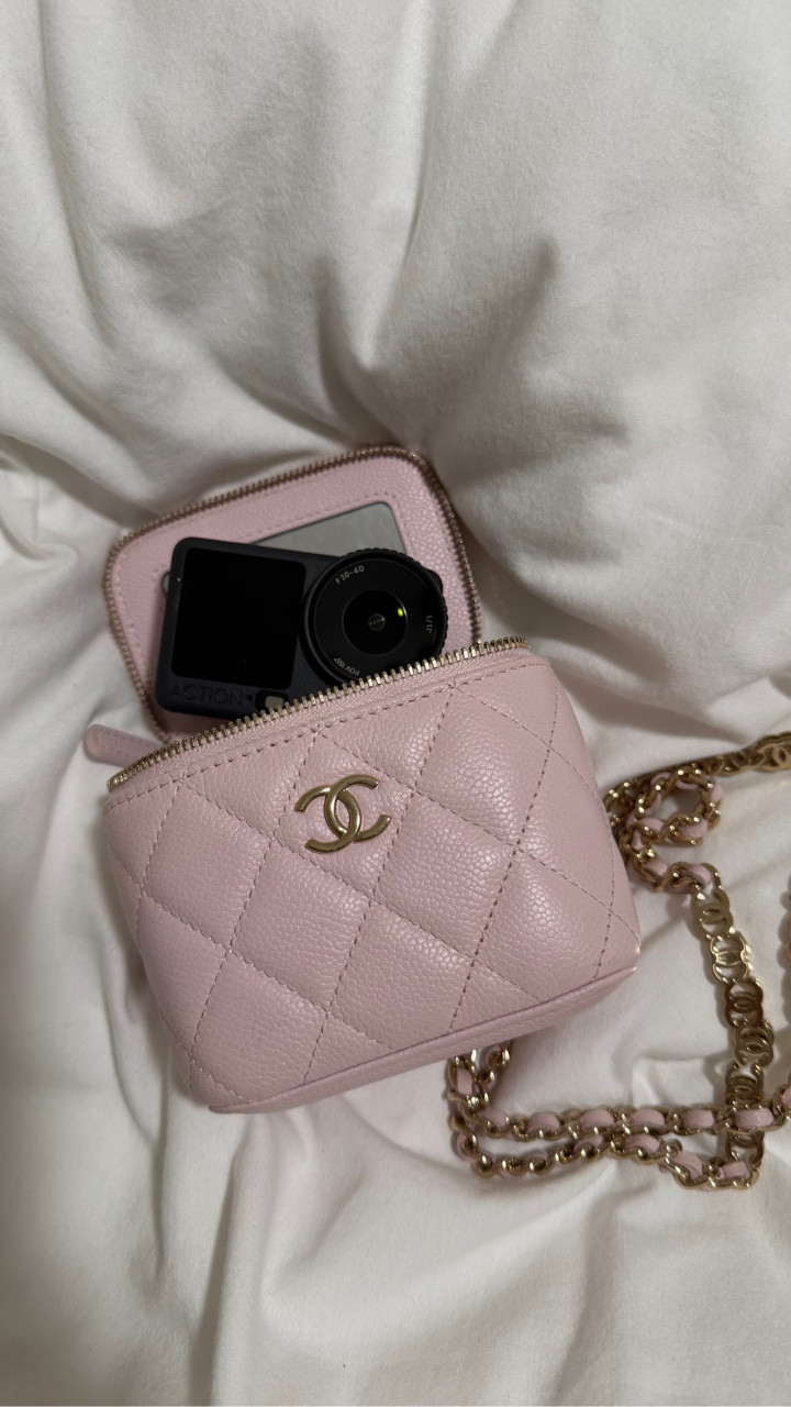 The good thing about breaking your old camera is you get to buy something new 🤭. I love trying new tech, I swear it gets me motivated to create all over again! Let’s unboxing the @dji action 6! Do y’all wanna see me test out this camera and give me thoughts on it?? 

#djiaction6 #djipocket3 #djiactioncamera #vloggingcamera #actioncamera