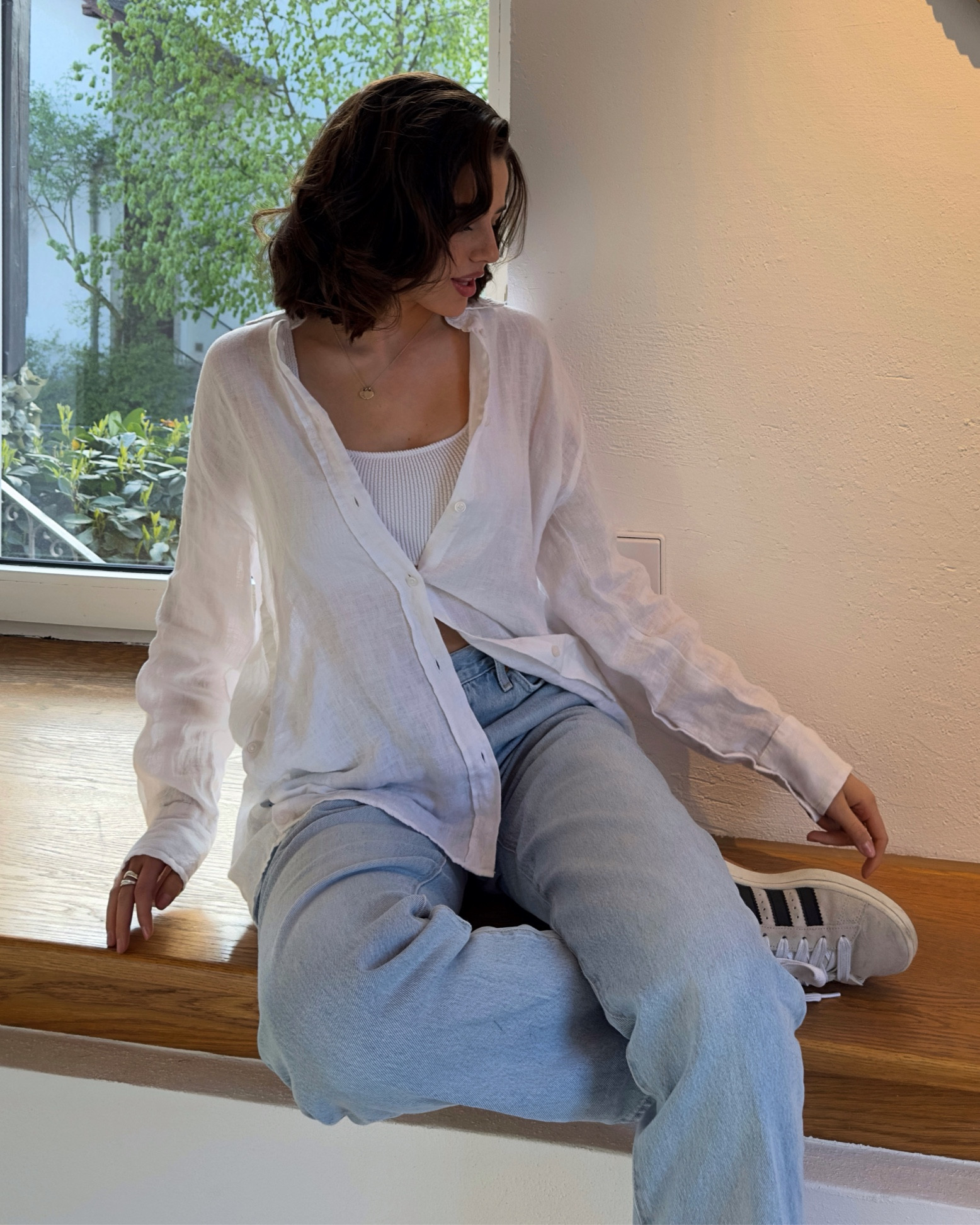 casual blue jeans white top outfit 

#LTKstyletip #LTKshoecrush #LTKeurope