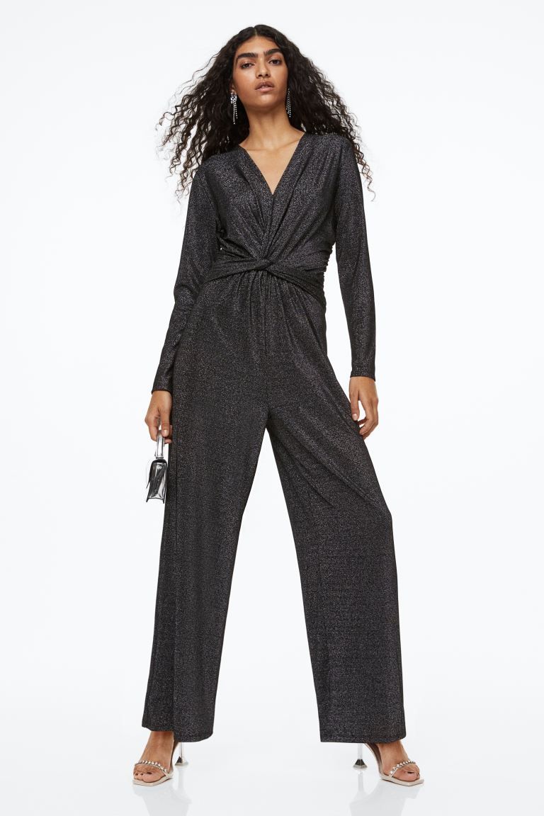 Glitzernder Jumpsuit mit Knotendetail | H&M (DE, AT, CH, DK, NL, NO, FI)