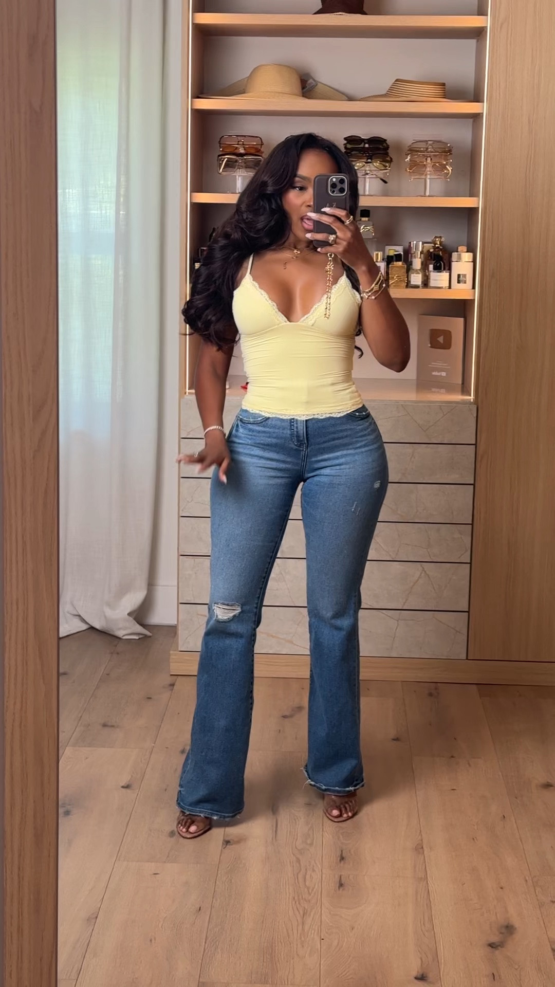 Hi babes!

Okay this tank + jeans combo is going VIRAL — the fit is so flattering and this color is everything for spring/summer. It’s one of those effortless looks that still makes a statement.

These jeans are a TOP SELLER and a high sell-out risk — this wash and fit do not stay in stock.

The tank is super soft with stretch and really snatches you in, and the jeans give that perfect length with a slight flare to elongate the legs.

Where to wear this:
• Brunch
• Casual date night
• Everyday errands
• Weekend plans

Everything is linked below.

xx Kira | @kirasfashionfinds

Measurements: 5’4” | 138 lbs | 34D | 27” waist | 40” hips