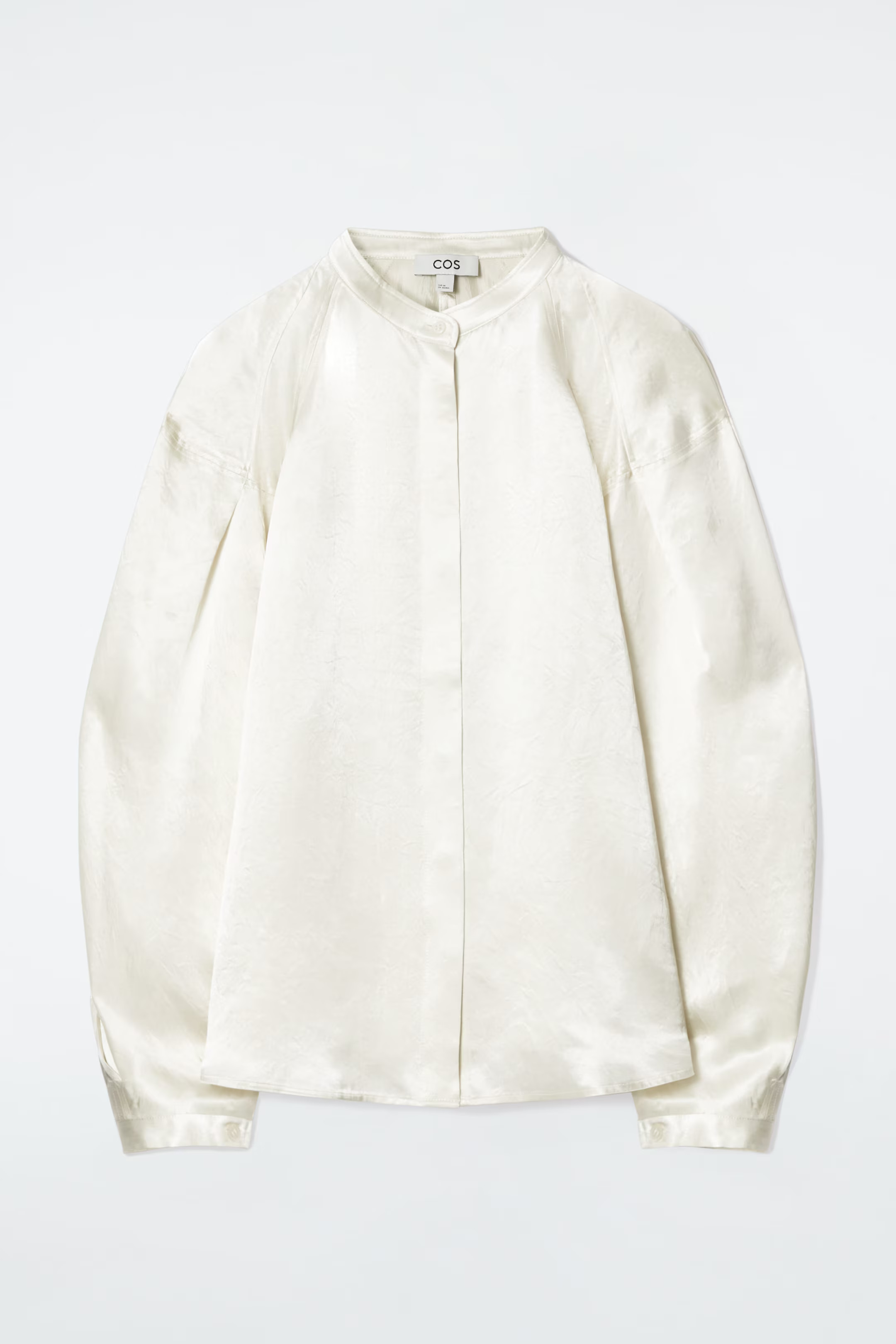 CHEMISE DÉCONTRACTÉE SATINÉE À TEXTURE FROISSÉE | COS (EU)