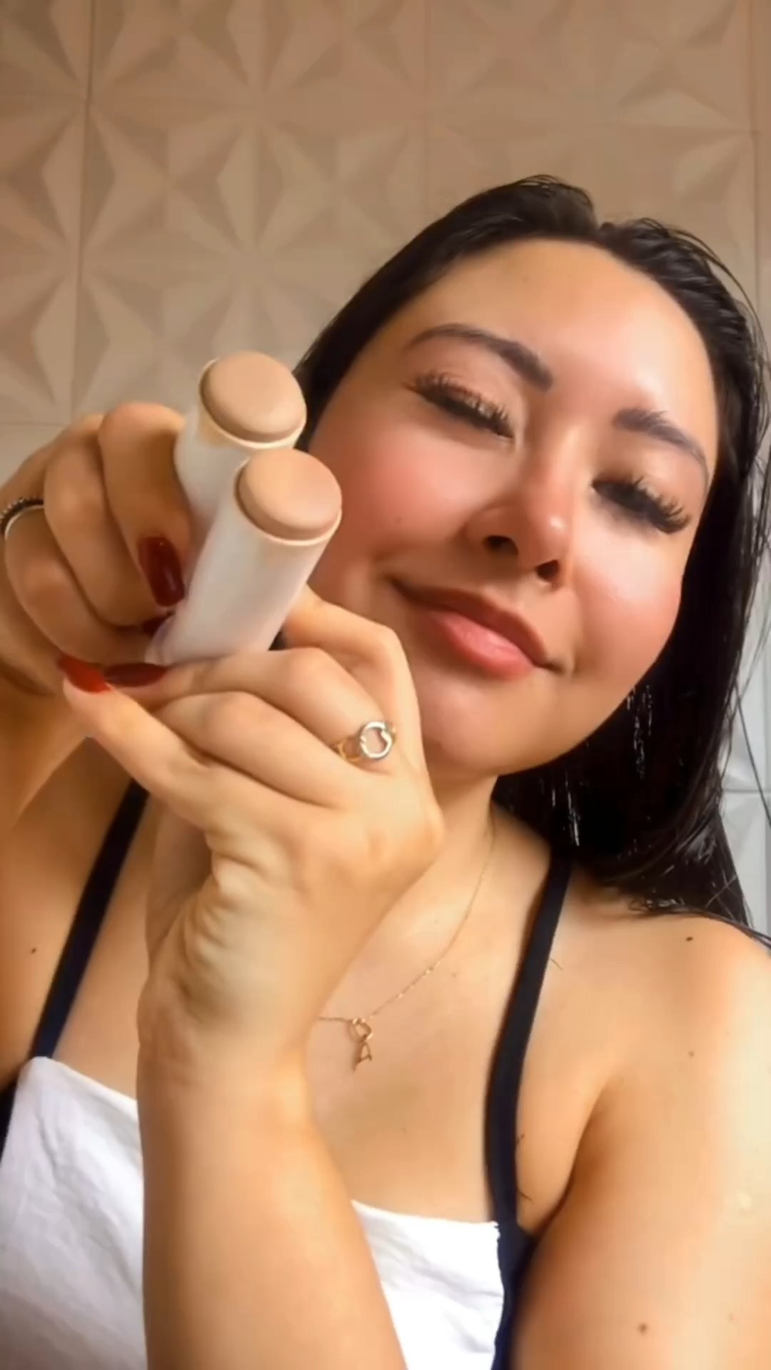 A diferença da cor 20 e 30 do protetor solar com cor stick bastao ollie 🏷️DEBORALVES10  #sunfriday #sunfriendsollie #missaoollie #skincare   #dicadeproduto @meuollie 

#LTKbrasil #LTKbeleza #LTKpromo