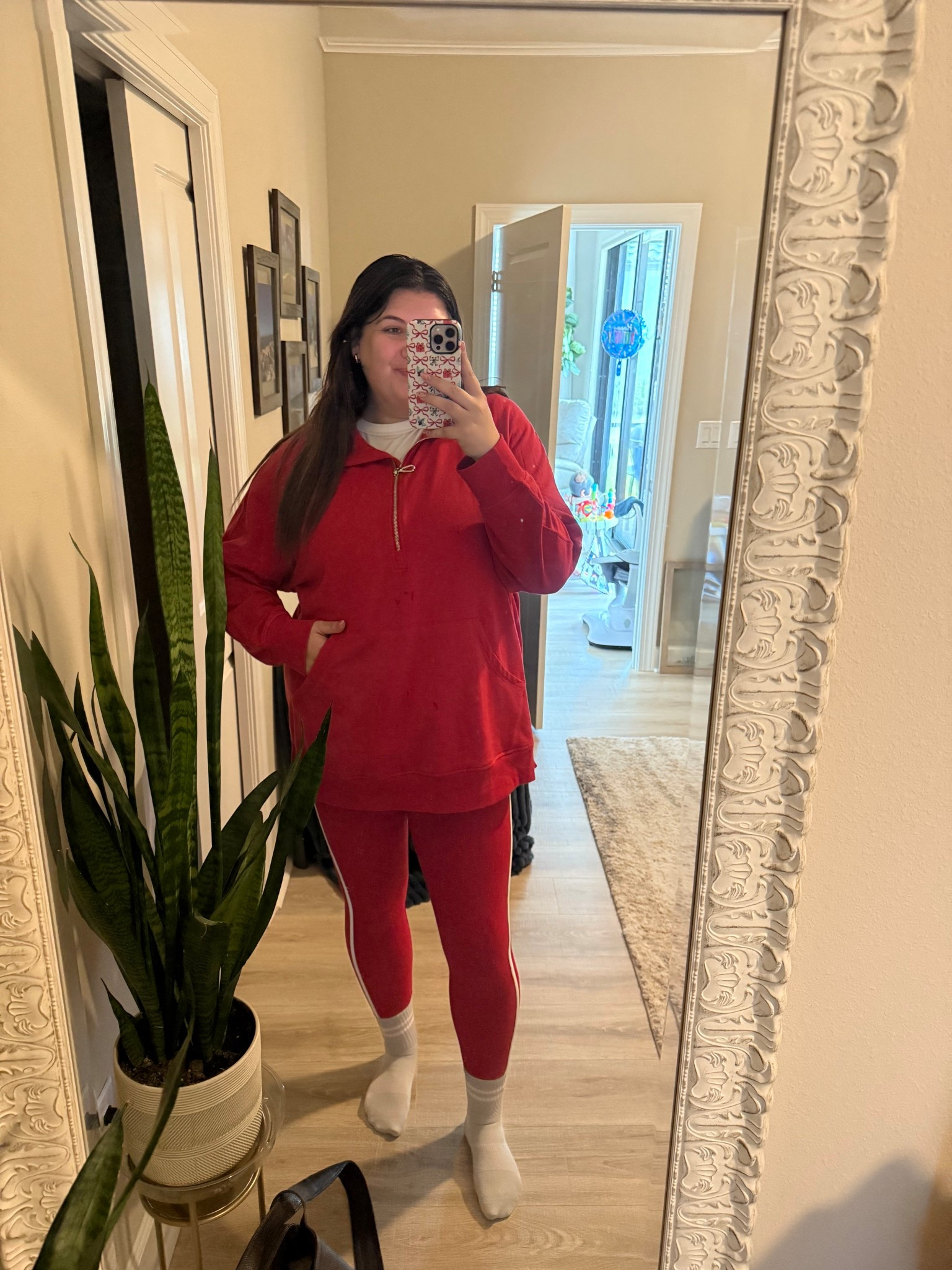 2 leggings 
2 sports bra
3 pullover 