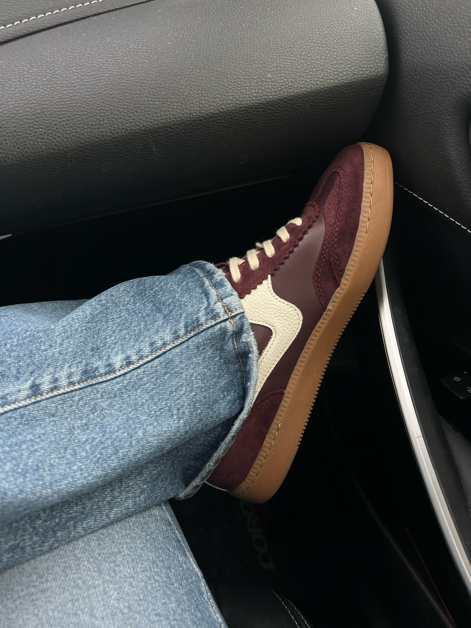 The perfect fall sneakers in cranberry suede 🍂





#LTKSeasonal #LTKFallSale