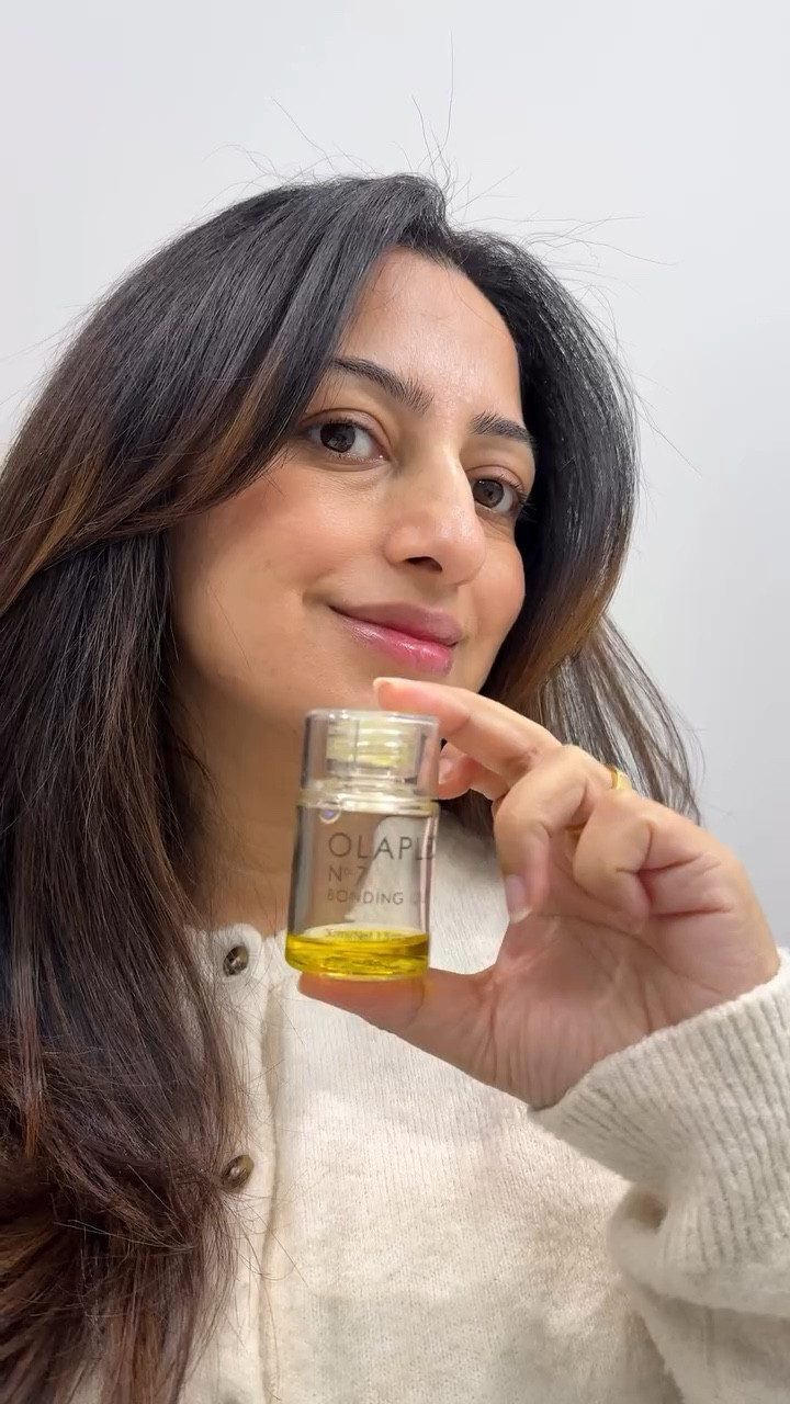 It’s hair wash day !!

Products used:
Hair oil and mask - @fableandmane 
Shampoo and conditioner- @olaplex 
Night serum- @kerastase_official 
Bonding oil- @olaplex 

.
.
#haircare #hairwashday #haircareproducts #olaplex #fableandmane #vancouverinfluencer #kérastase