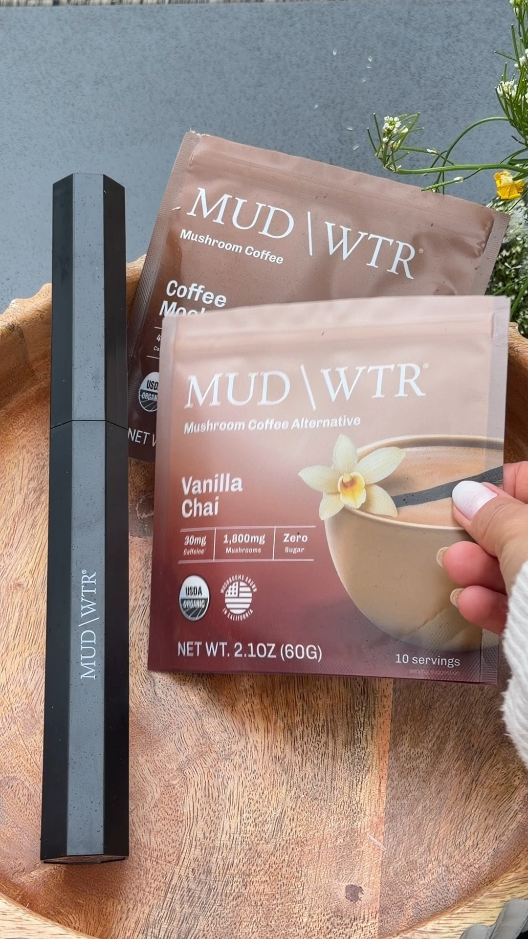  I don’t drink coffee… but I still need energy ☕️
This is my calm, clean, smooth alternative!
Limit edition bandle!

@drinkmudwtr #mudwtr
 #ad #morningroutine #coffeealternative #wellnessroutine 