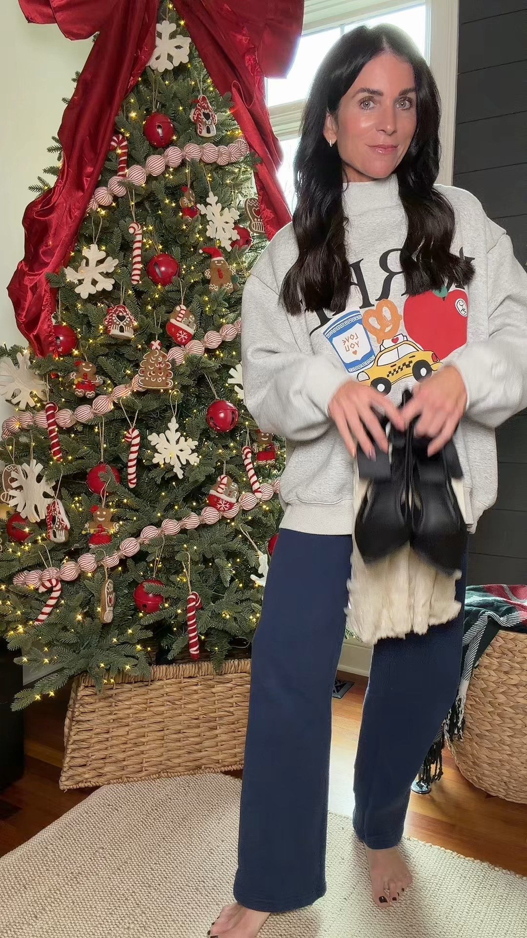 Love the simplicity of this look for the holidays!

#LTKSeasonal #LTKHoliday #LTKFindsUnder50