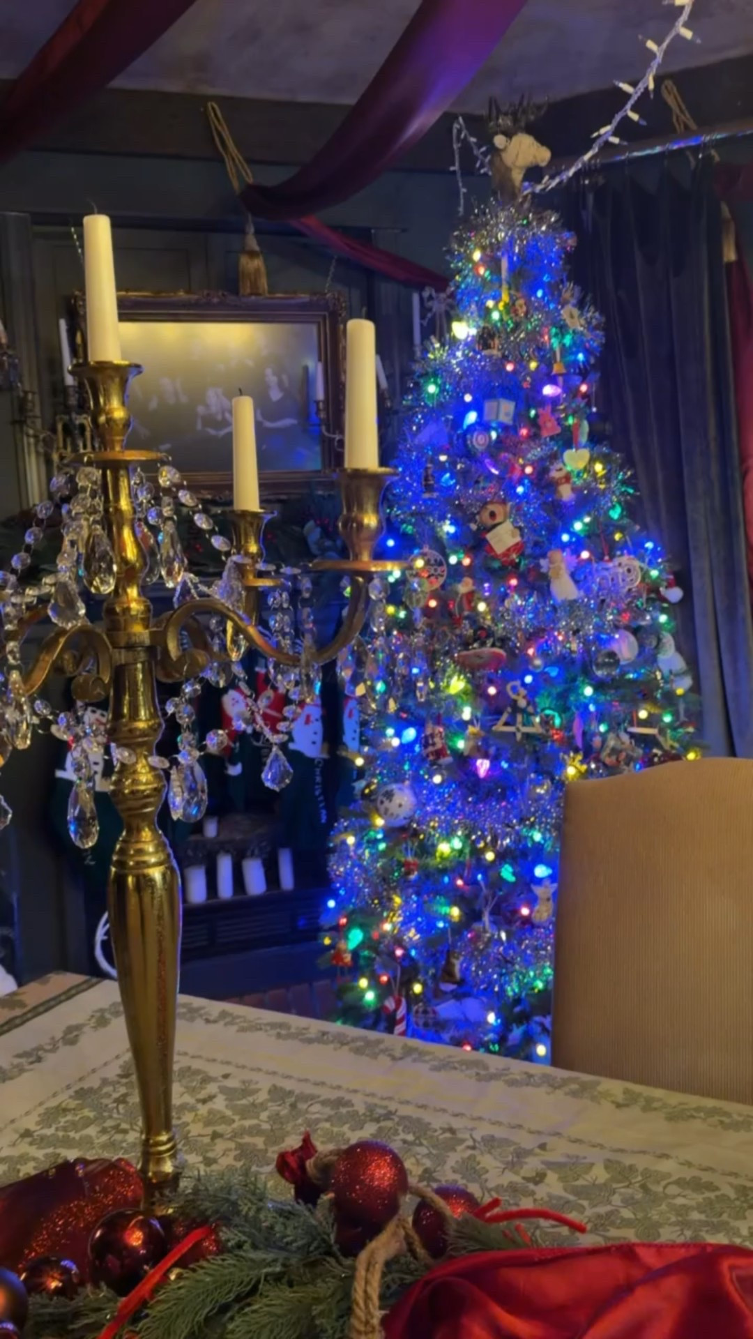 Our “ugly tree” is the real favourite in our house. Full of personality and unique custom ornaments. Linked we have some decor and customisable touches to make your space truly yours ❤️

#Christmas #ChristmasDecor #WhiteChristmas #TraditionalChristmas #VintageChristmas #CallSignDesign #Vintage #Luxury #InteriorDesign #InteriorDecorating #Elegance #Chandelier #OldWorldCharm #DesignStyle #CastleCore #OldWorldCharm  #SimpleSwaps