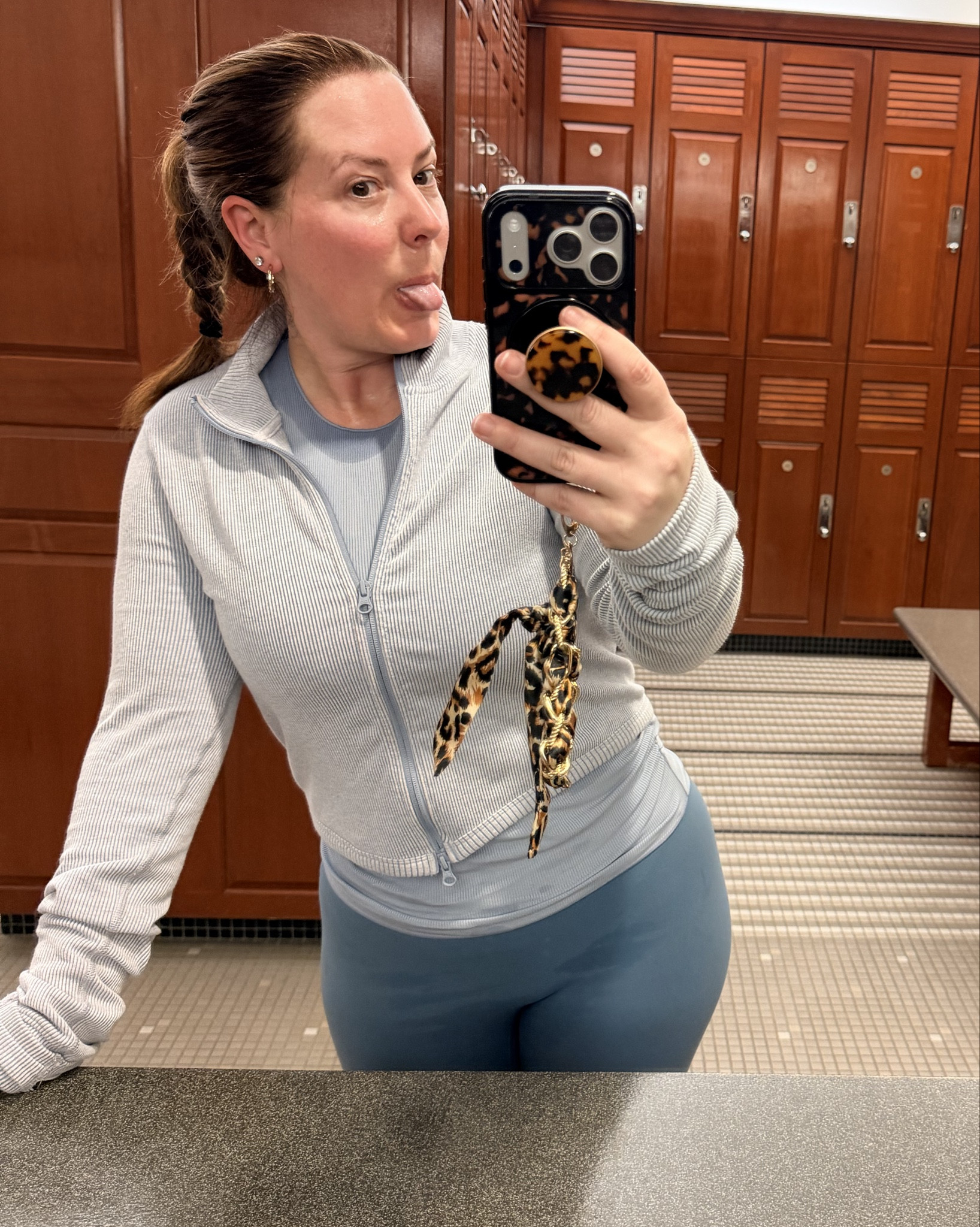 Winter frost Alo set = cold-weather motivation ✨
Soft, sculpting, and warm enough for frosty mornings while still feeling put-together. Perfect for workouts, errands, and coffee after 🤍❄️

#AloYoga #WinterActivewear #AthleisureStyle #WorkoutSet #GymOutfit #ColdWeatherStyle

#LTKfitnessgoals #LTKActive #LTKselfcare
