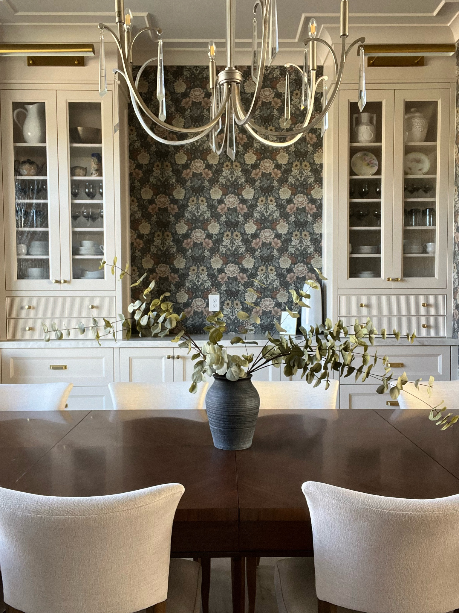 Formal Dining Room

Dining chairs, upholstered dining chairs, dining table, walnut wood, chandelier, dining room decor, home decor, interior design, interior decorating 

#diningroom #diningrable #diningchairs

#LTKHome