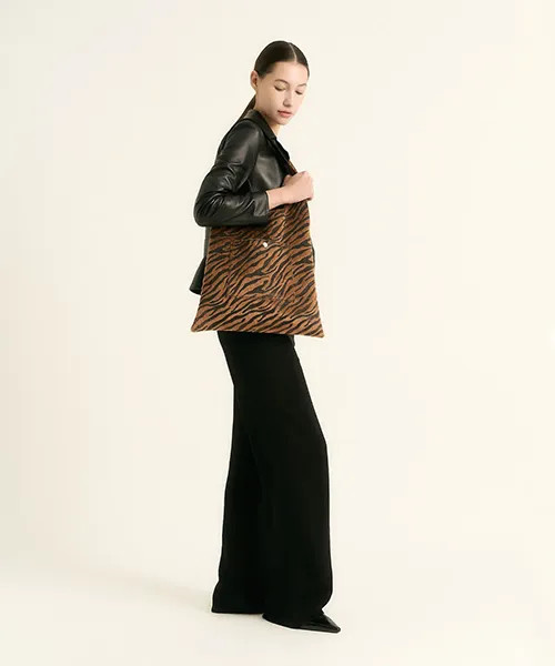 MUSINSA | STYLEHAN Zebra-ShopperBag BronzeGold | Musinsa Global