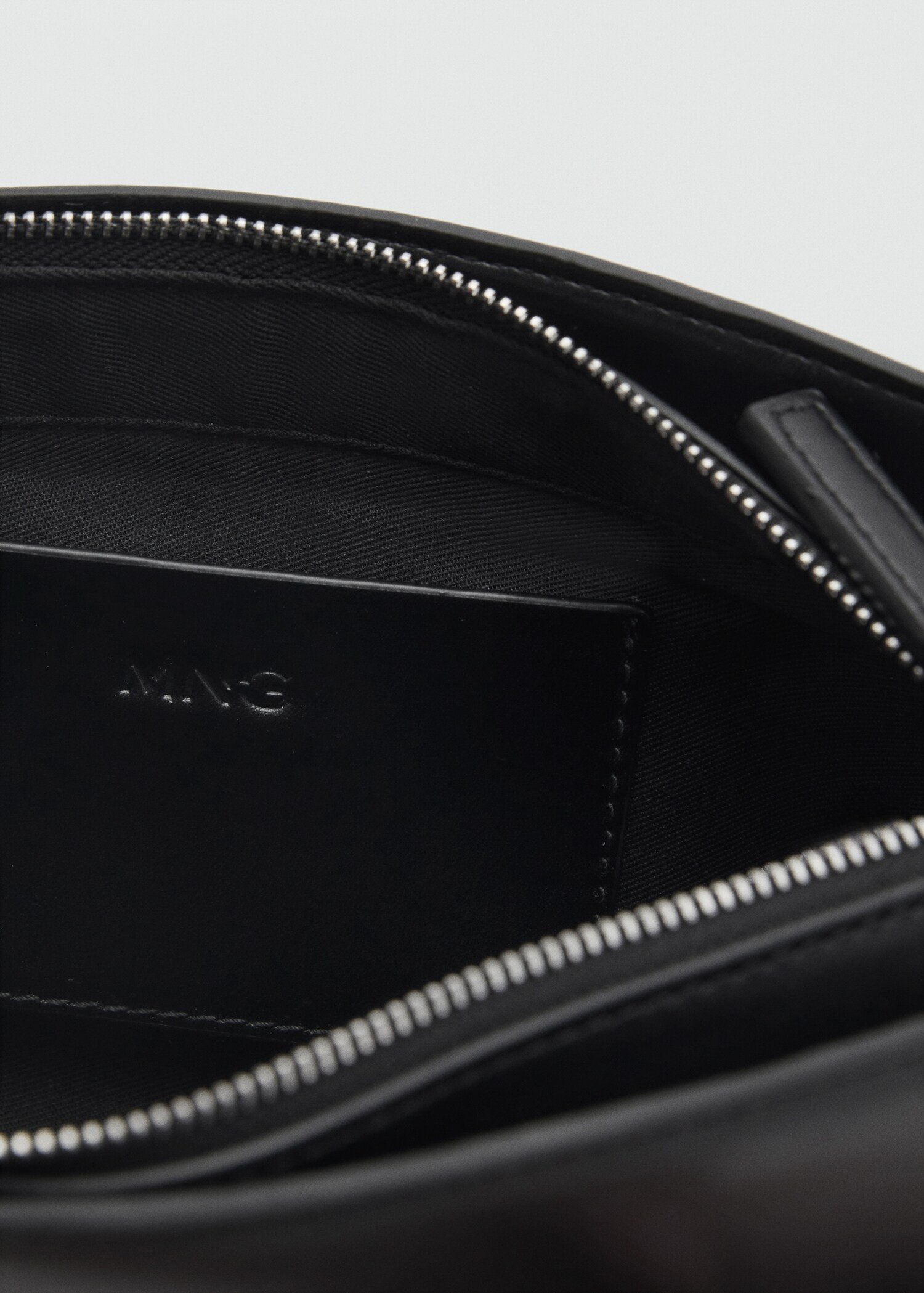 Oval shoulder bag - Women | MANGO USA | Mango (US/MX/AU)