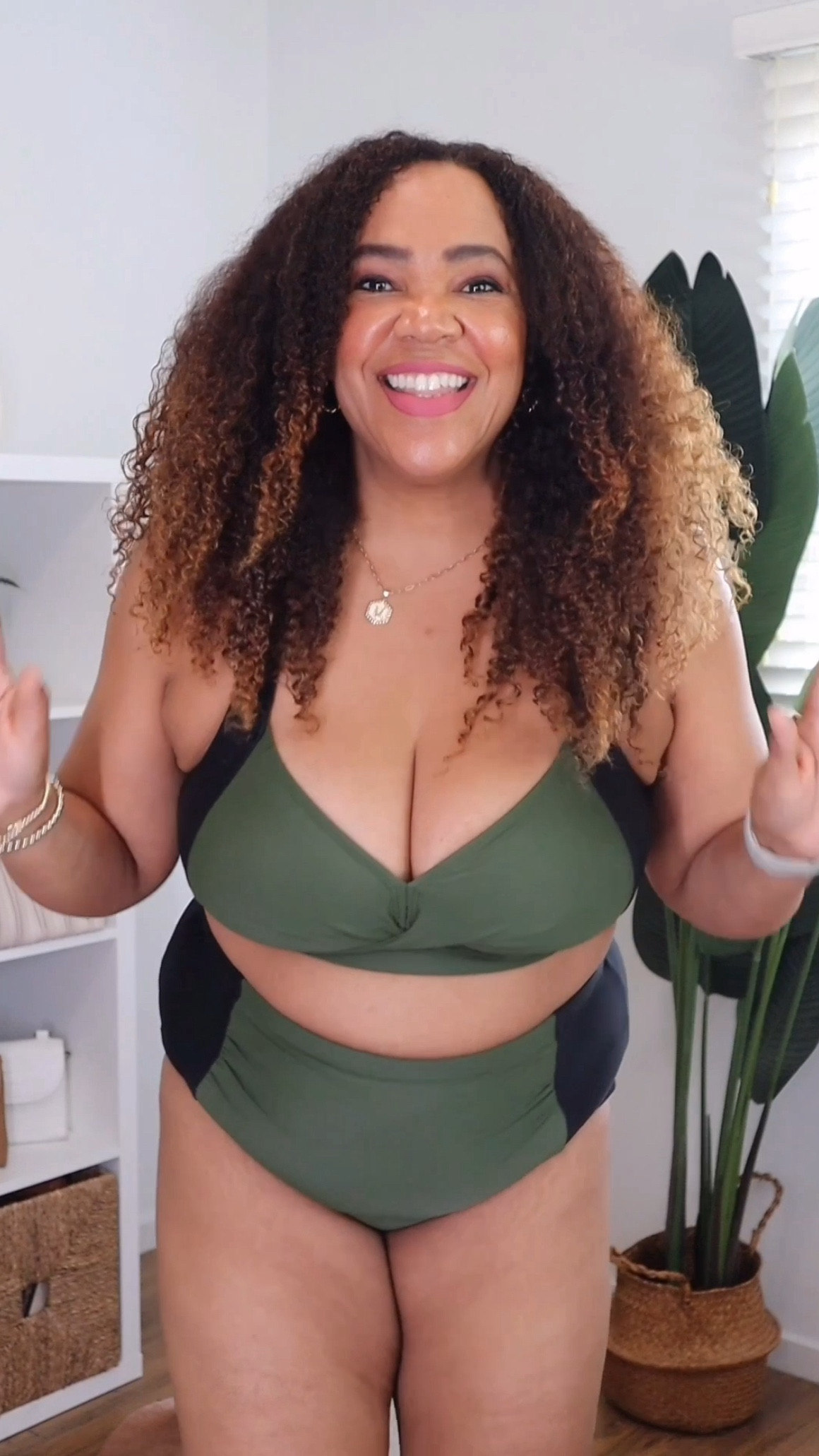 Sassy little two piece! Got a size large✌🏾✨